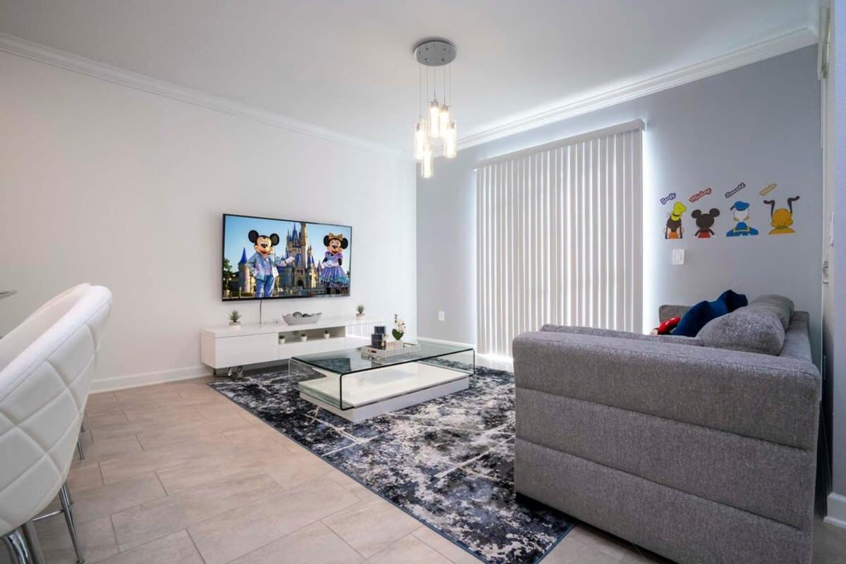 Gorgeous 4 Bedroom W Screened Pool Close To 2653
