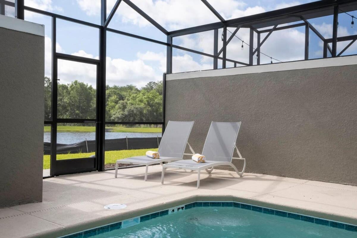 Gorgeous 4 Bedroom W Screened Pool Close To 2653 Holiday home *