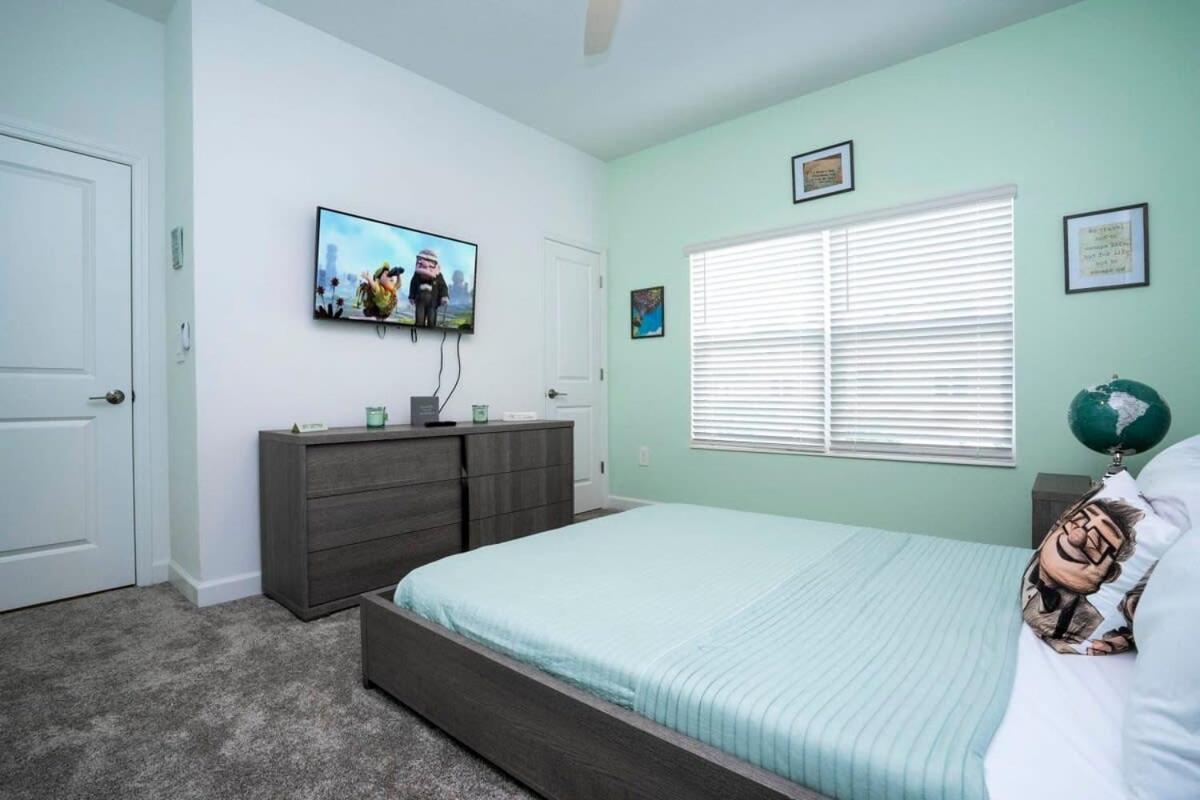 Gorgeous 4 Bedroom W Screened Pool Close To 2653 Holiday home Kissimmee