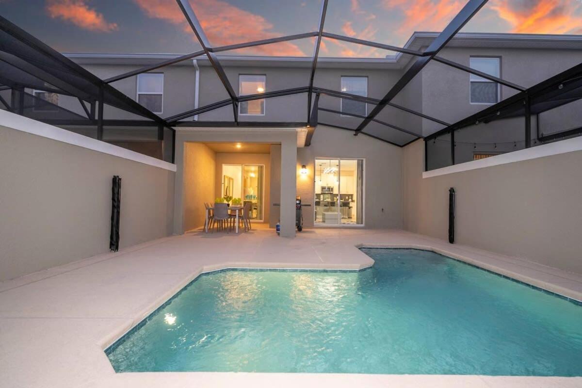 Marvelous 4bd W Pool Close To At Storey 2629