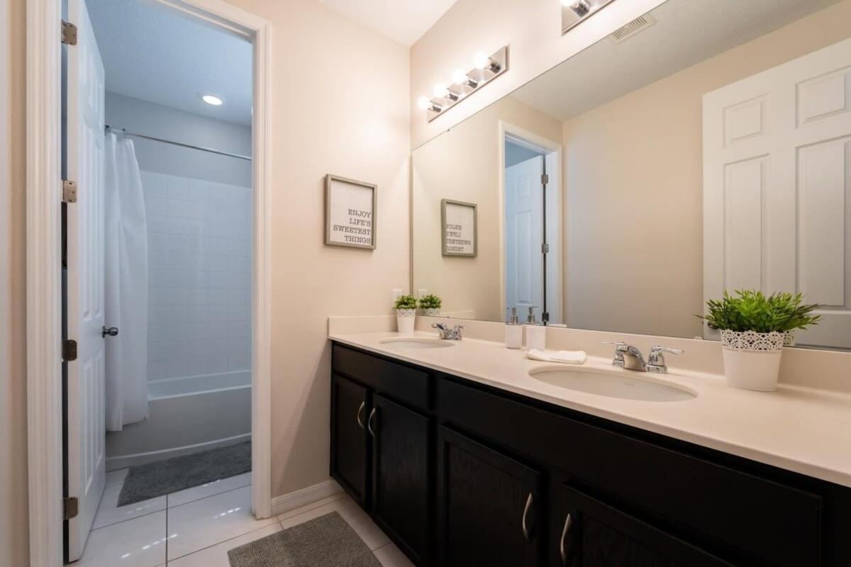 Gorgeous 7br W Pool Games Access Villa *