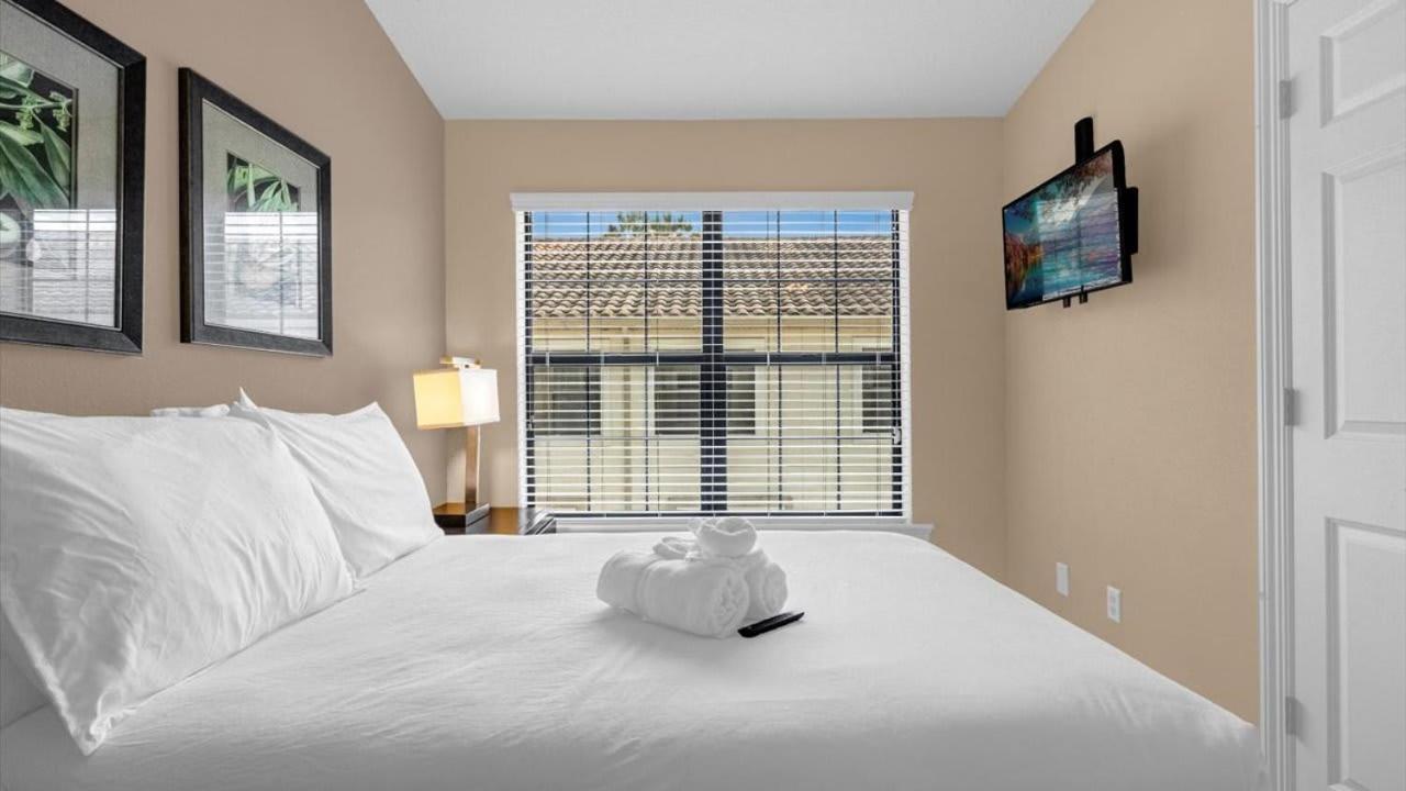Luxury Townhome - 5 Minutes From * Orlando