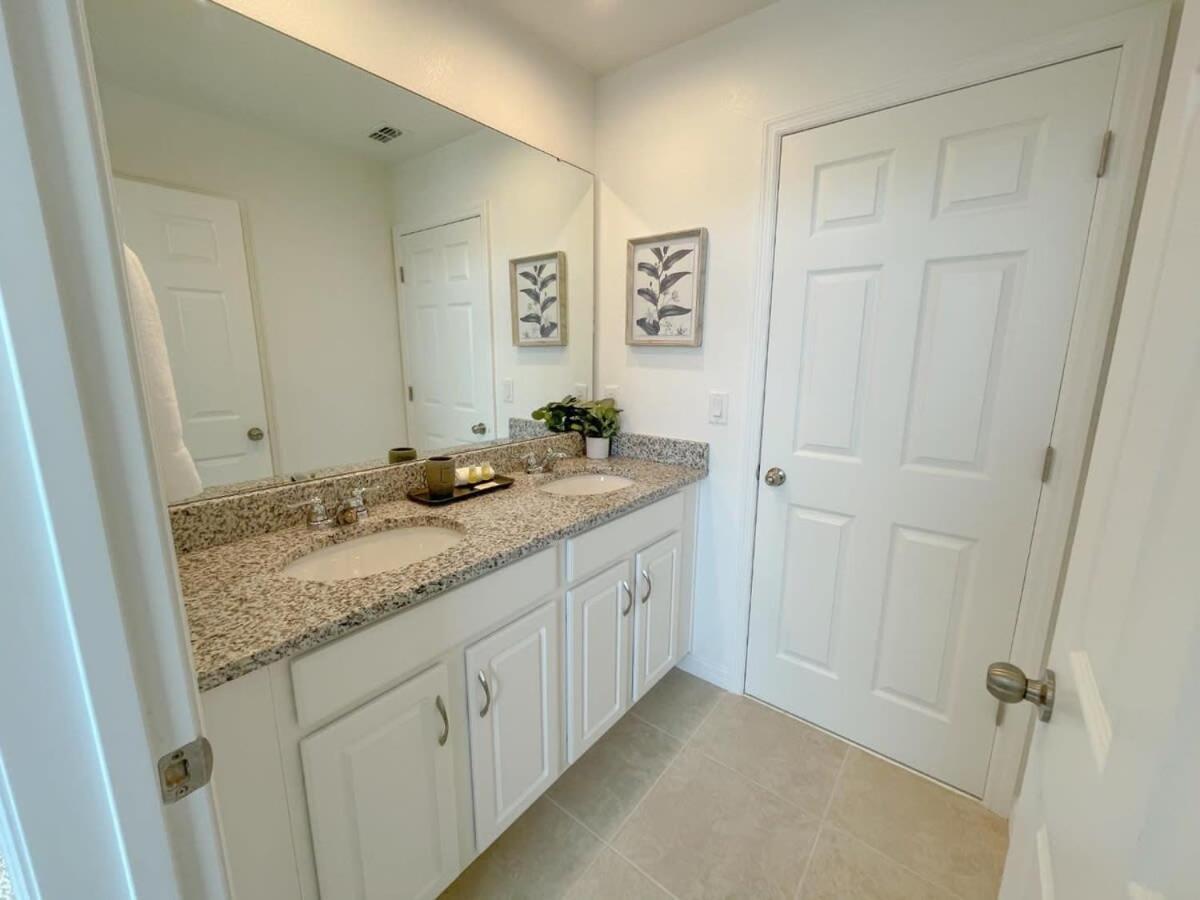 Magical 8br By W Pool & Theme