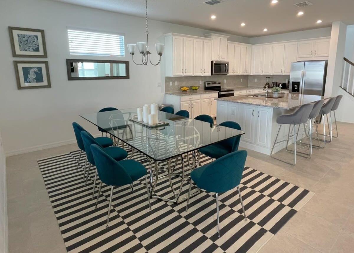 Magical 8br By W Pool & Theme *