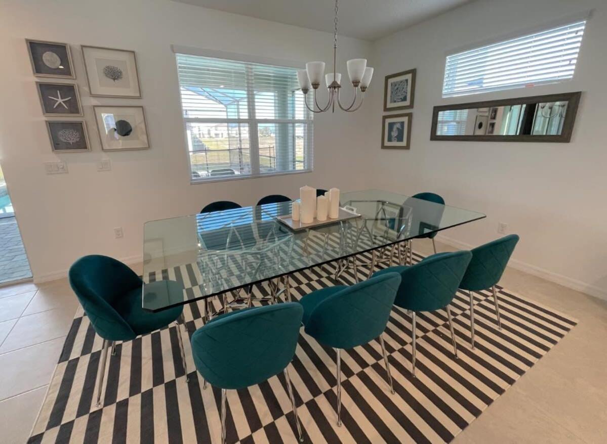 Magical 8br By W Pool & Theme *