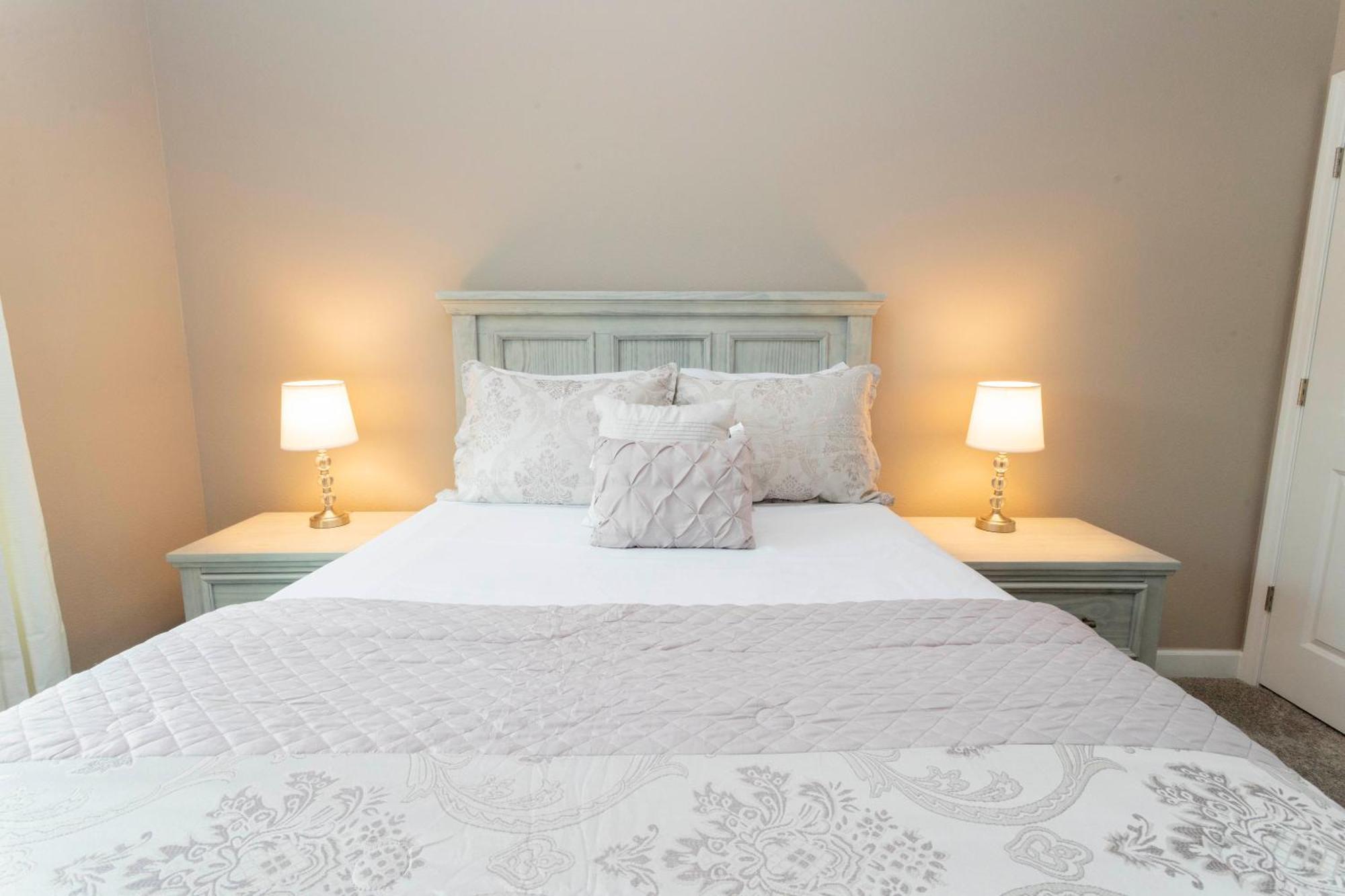 Holiday home Gorgeous 4 Bd Close To W/ Pool @ Storey 4243 *