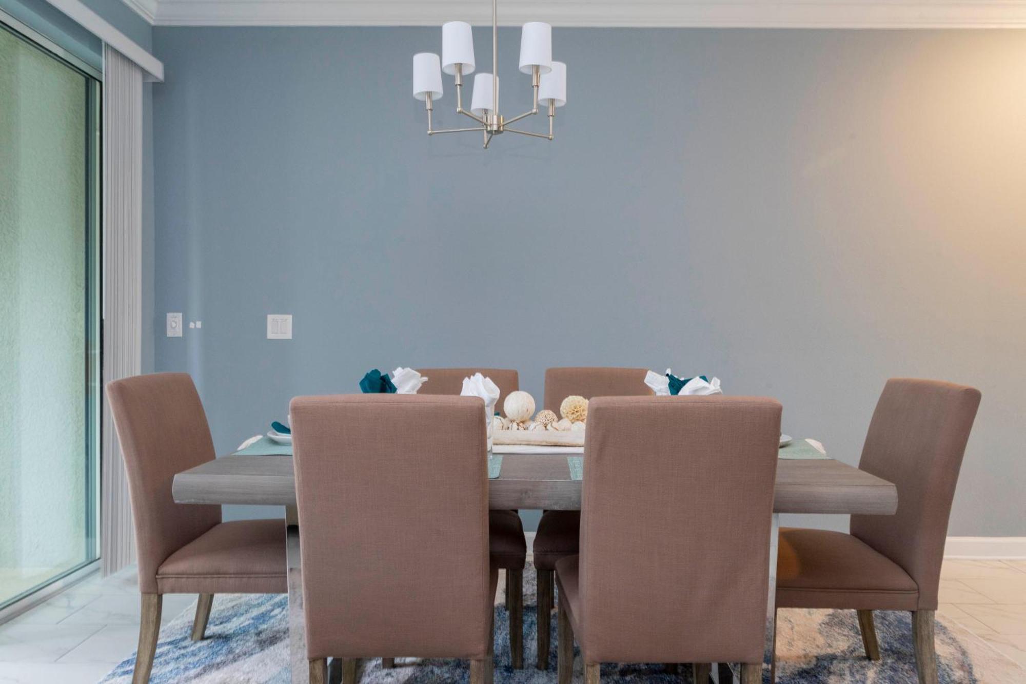 Gorgeous 4 Bd Close To W/ Pool @ Storey 4243 Holiday home