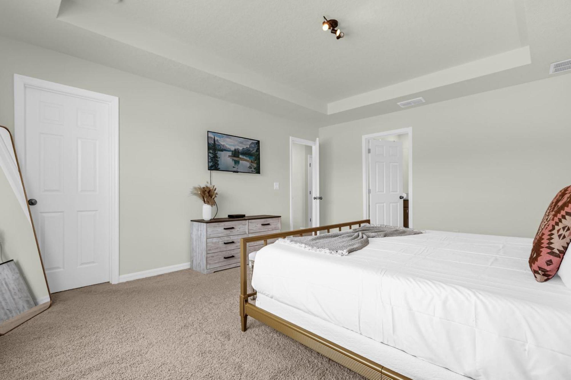 4br W Full Access - Near Holiday home *