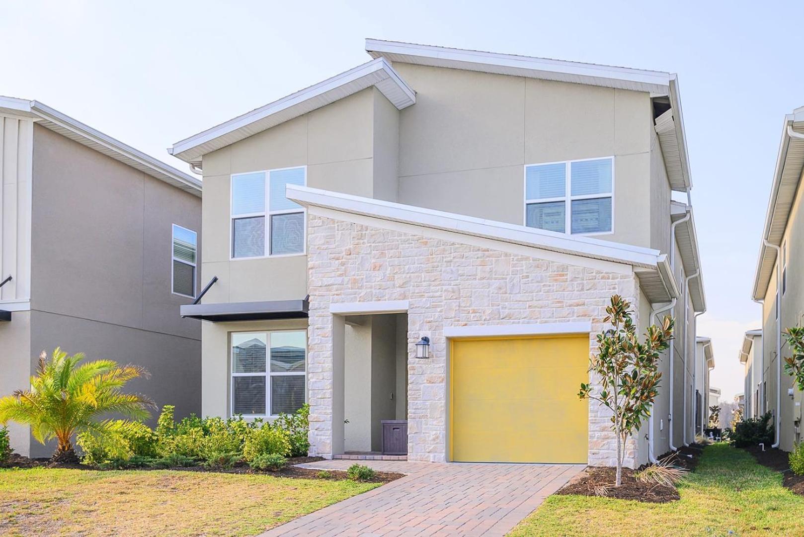 Holiday home Bright & Airy 5br With Pool *