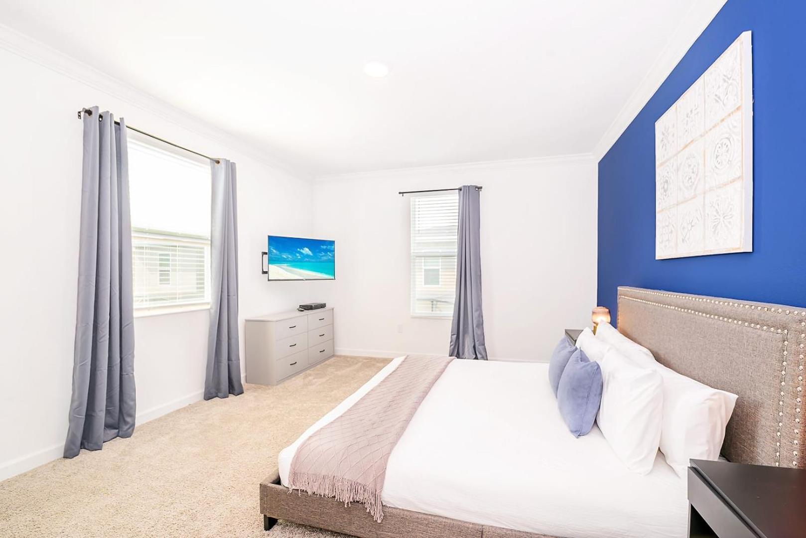 Bright & Airy 5br With Pool Holiday home *