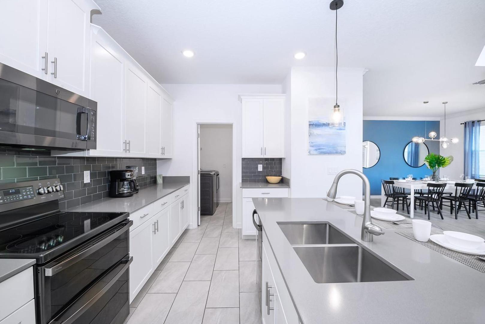 Holiday home Bright & Airy 5br With Pool *