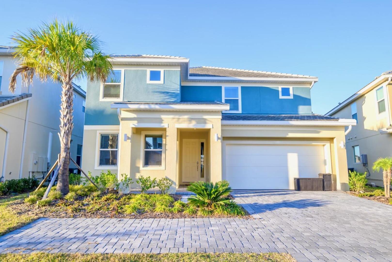 8br Family W Pool & Games Room- Near Disney Holiday home *