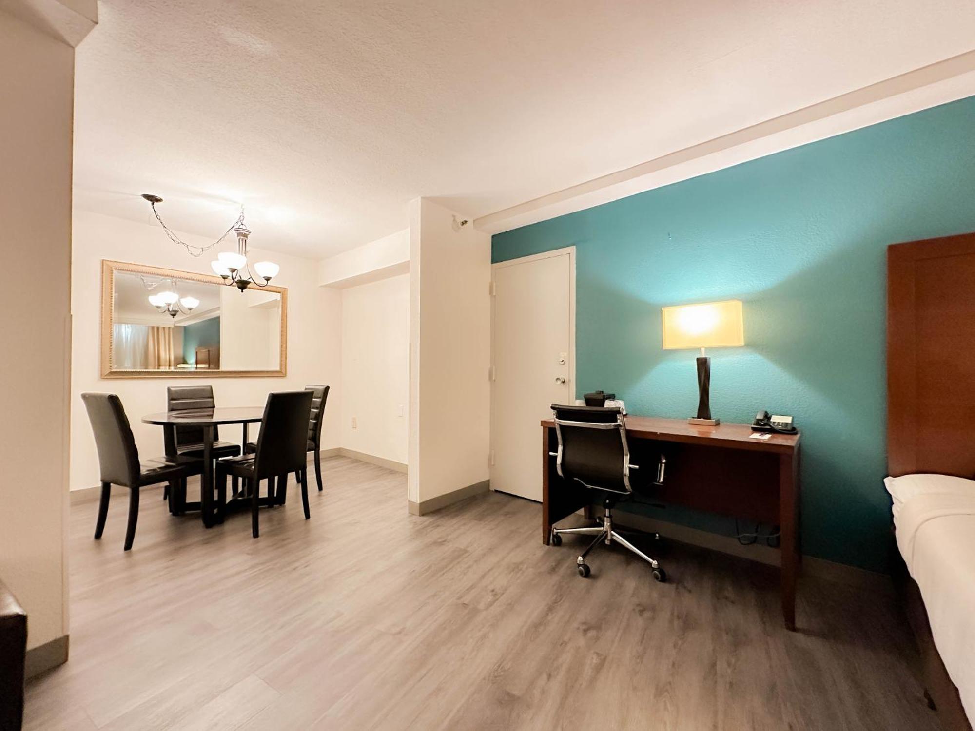 Hotel Comfort & Kissimmee By The Parks Four Corners