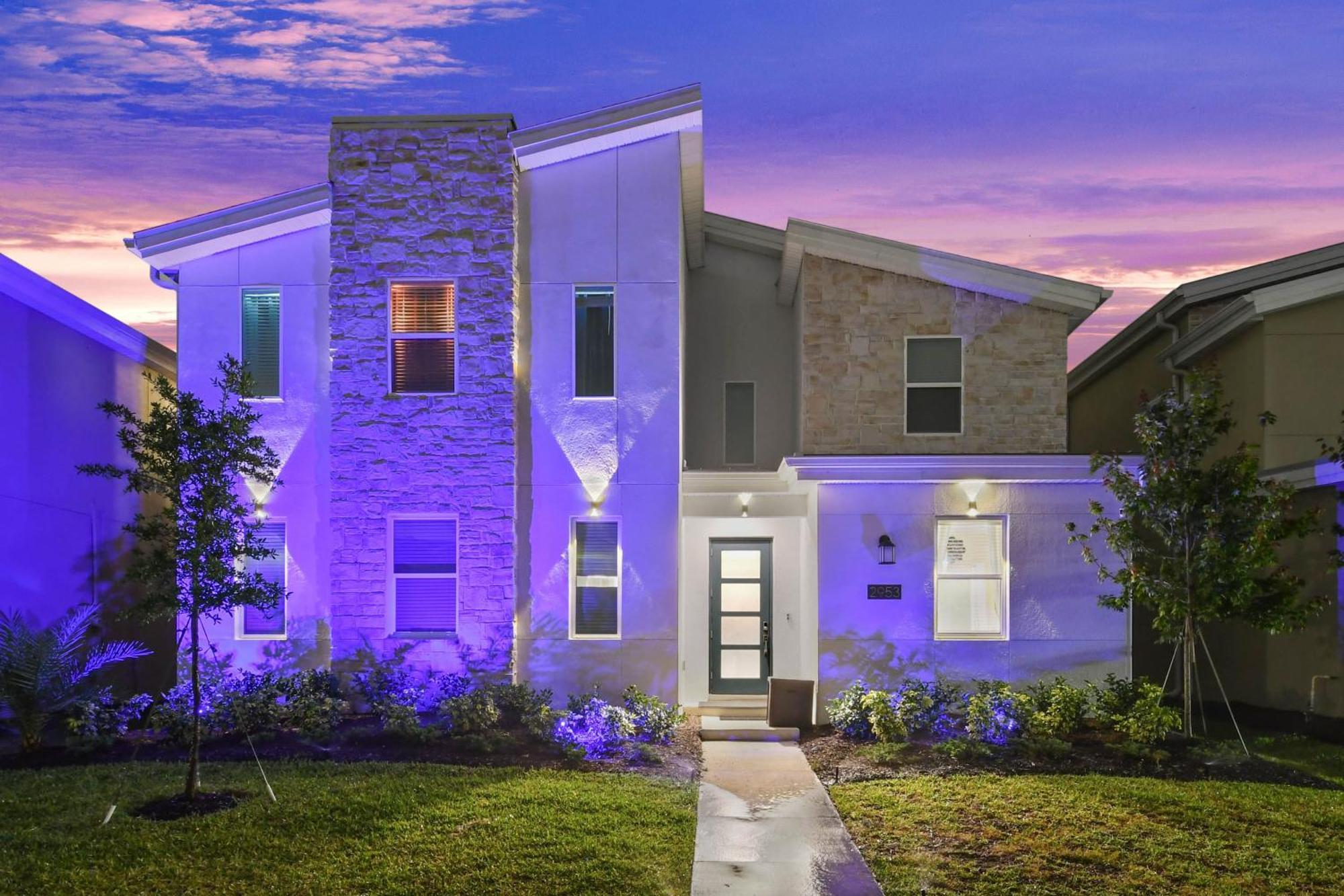 5 Percent Luxury At Storey Mins To Villa *