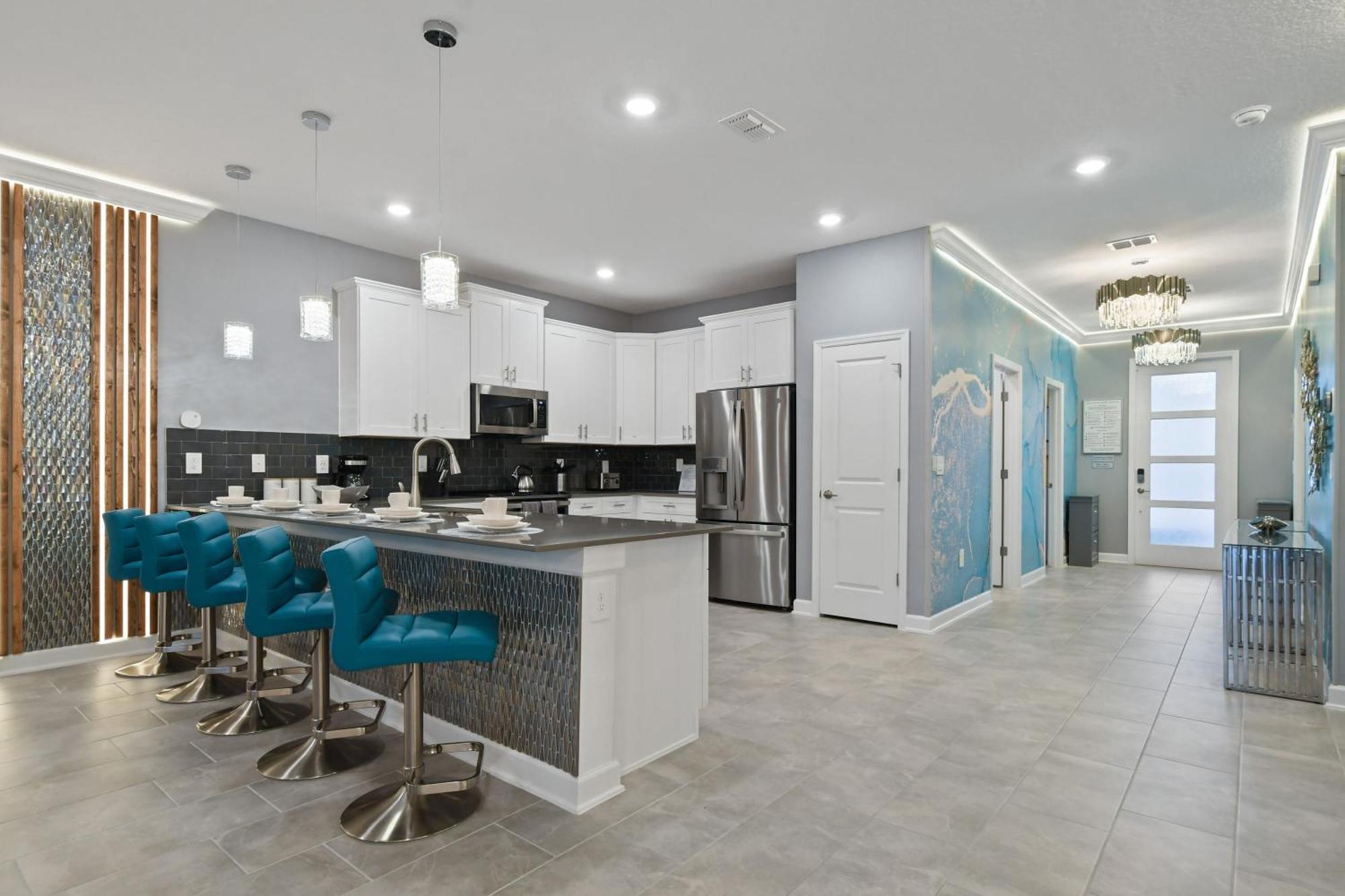 5 Percent Luxury At Storey Mins To *