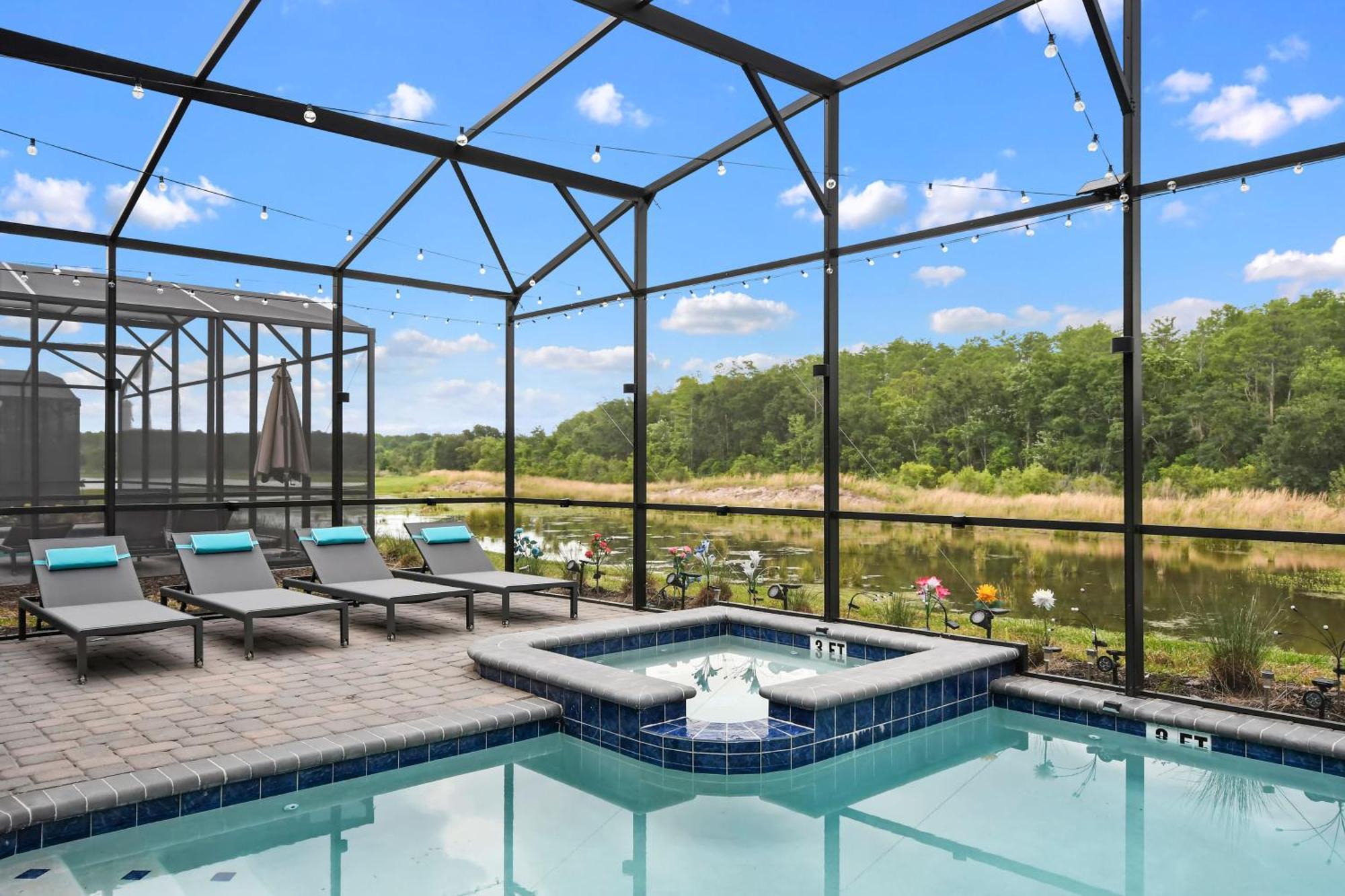 5 Percent Luxury At Storey Mins To *