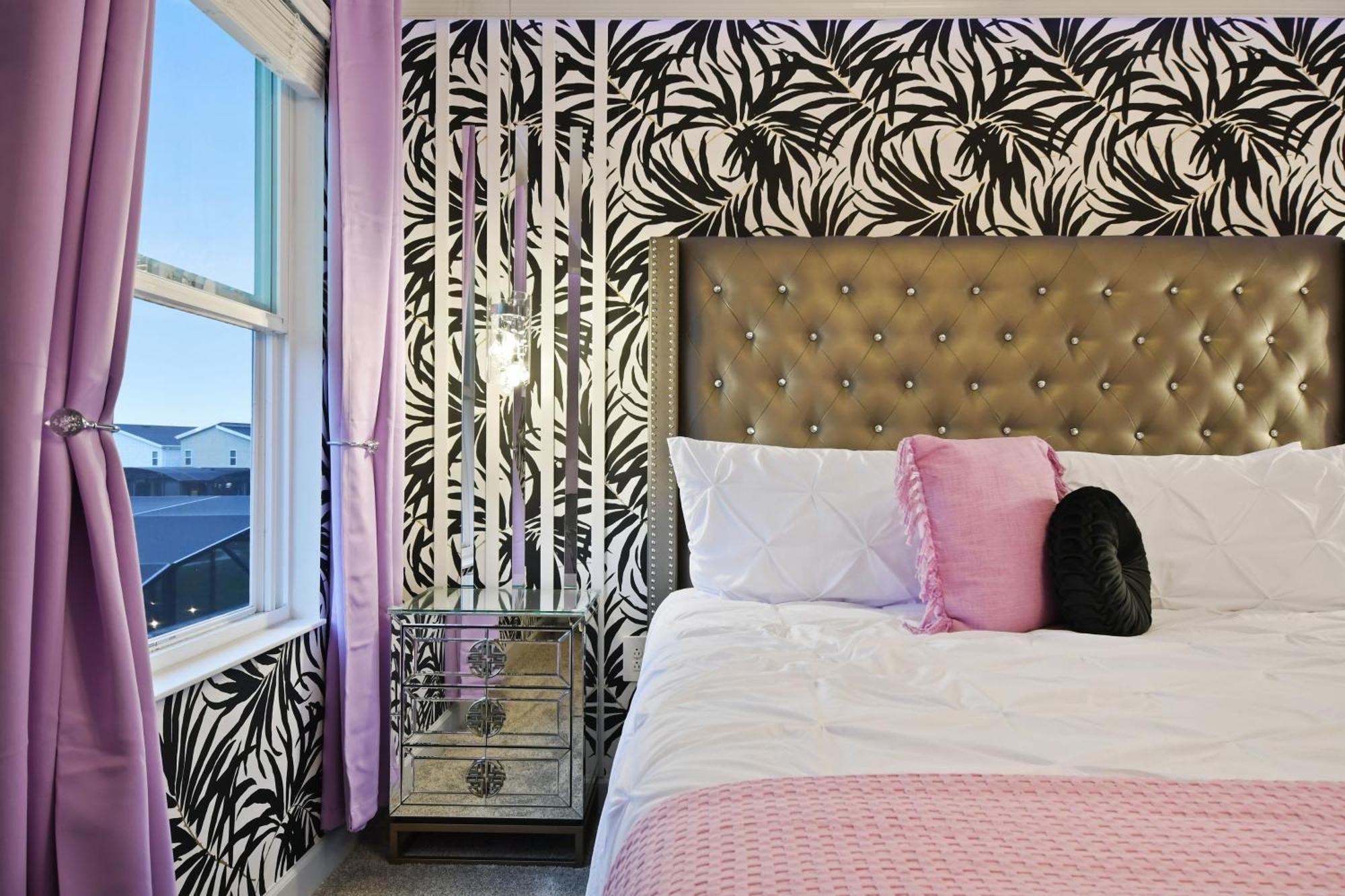 5 Percent Luxury At Storey Mins To