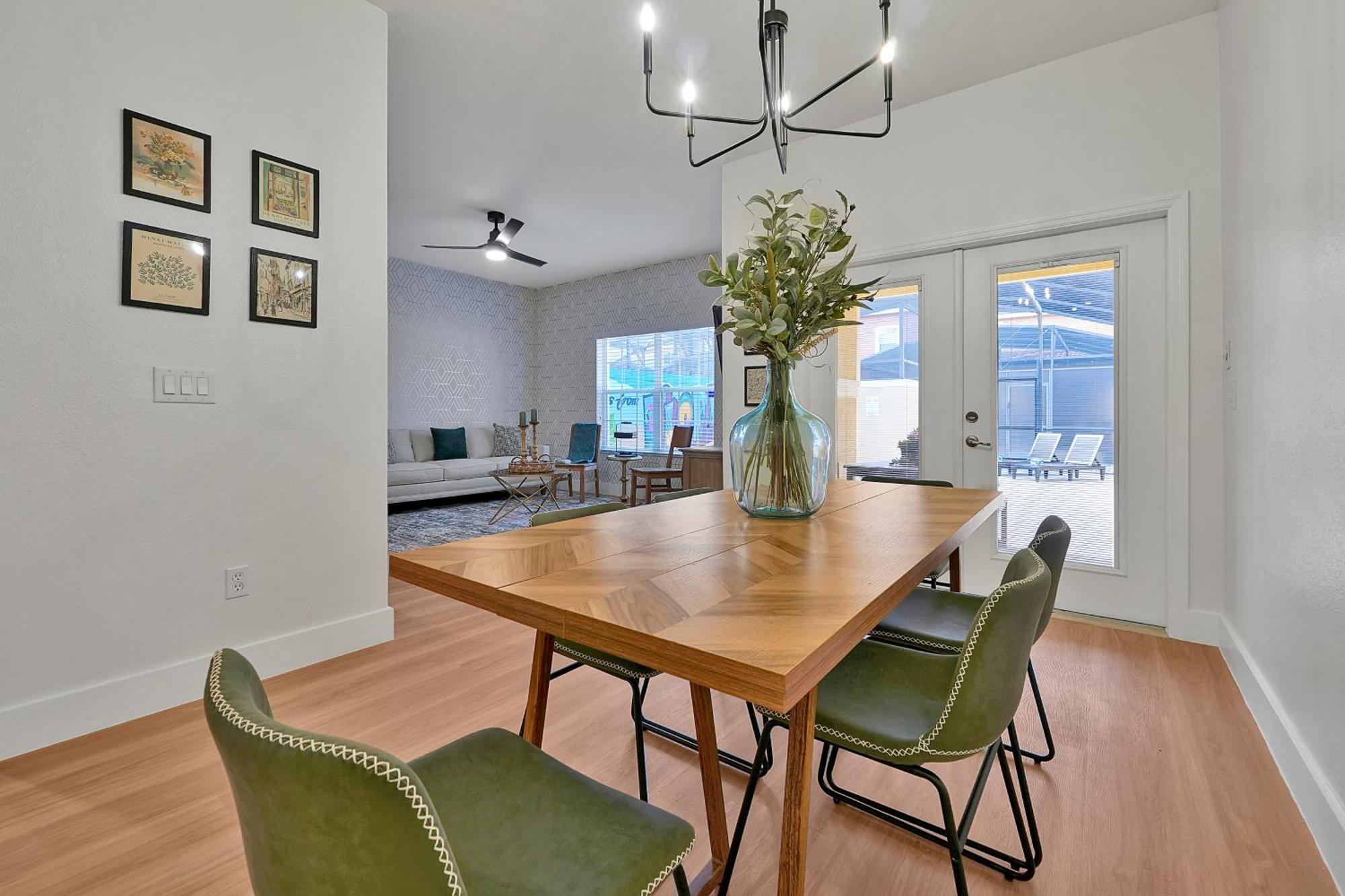 Stylish & Cozy Retreat Prime Location Fully Equipped *