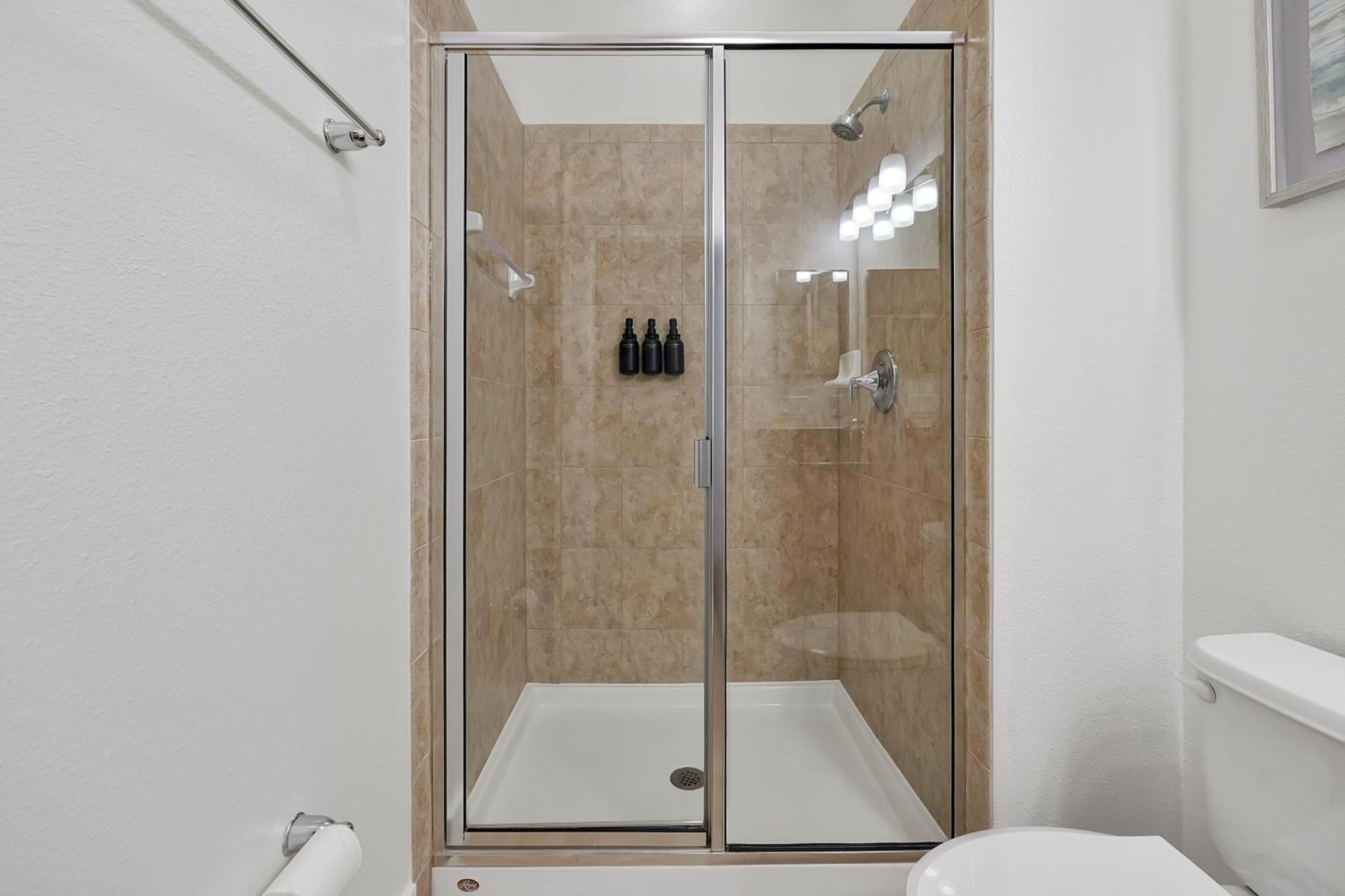 Stylish & Cozy Retreat Prime Location Fully Equipped *