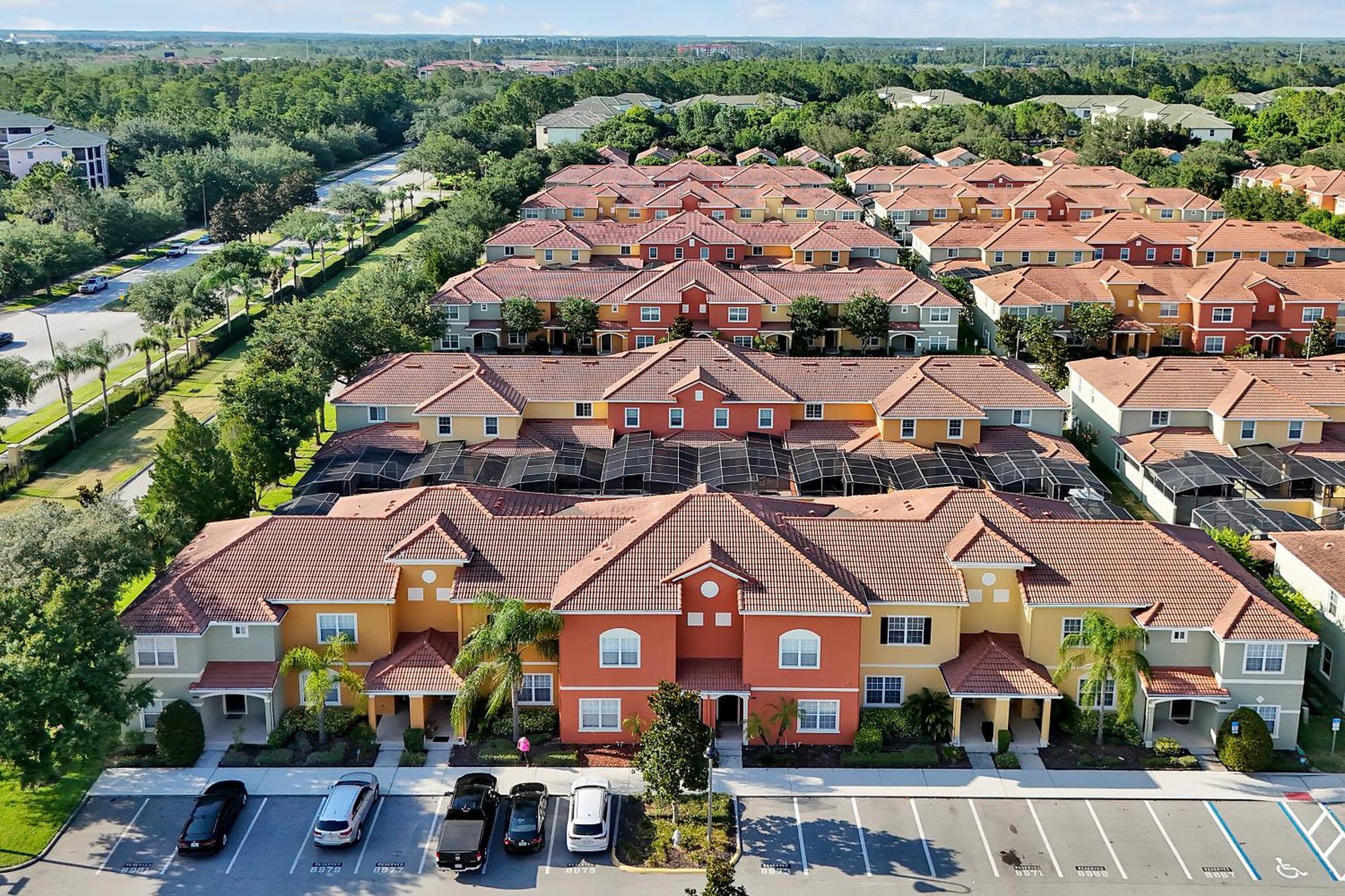 Stylish & Cozy Retreat Prime Location Fully Equipped *