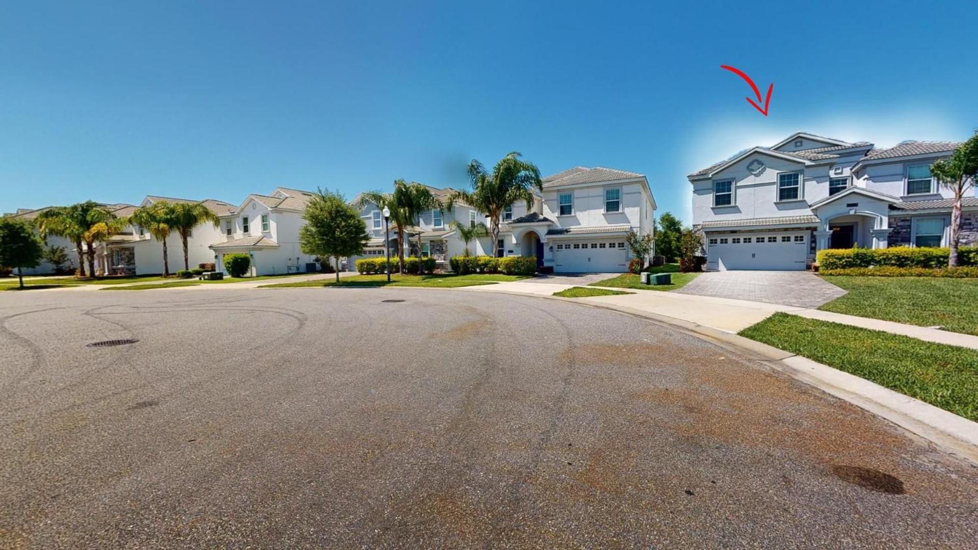 Private And Luxurious Corner 8bd Lot W/golf View