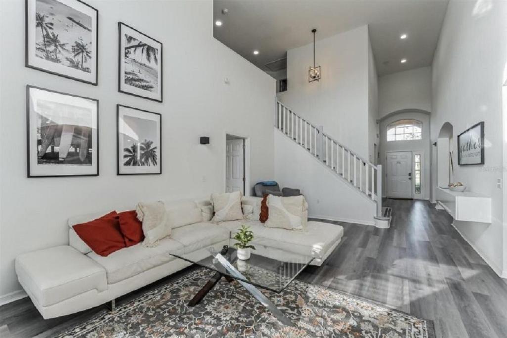 637- Huge 5 Bed With Amazing Water Views And Own Private Pool And *