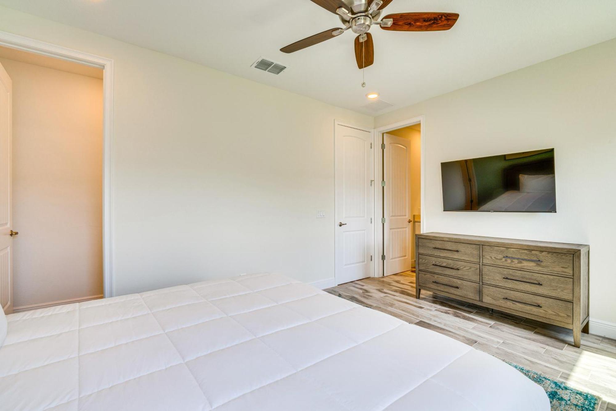 Bright Kissimmee Vacation About 11 Mi To Holiday home Orlando