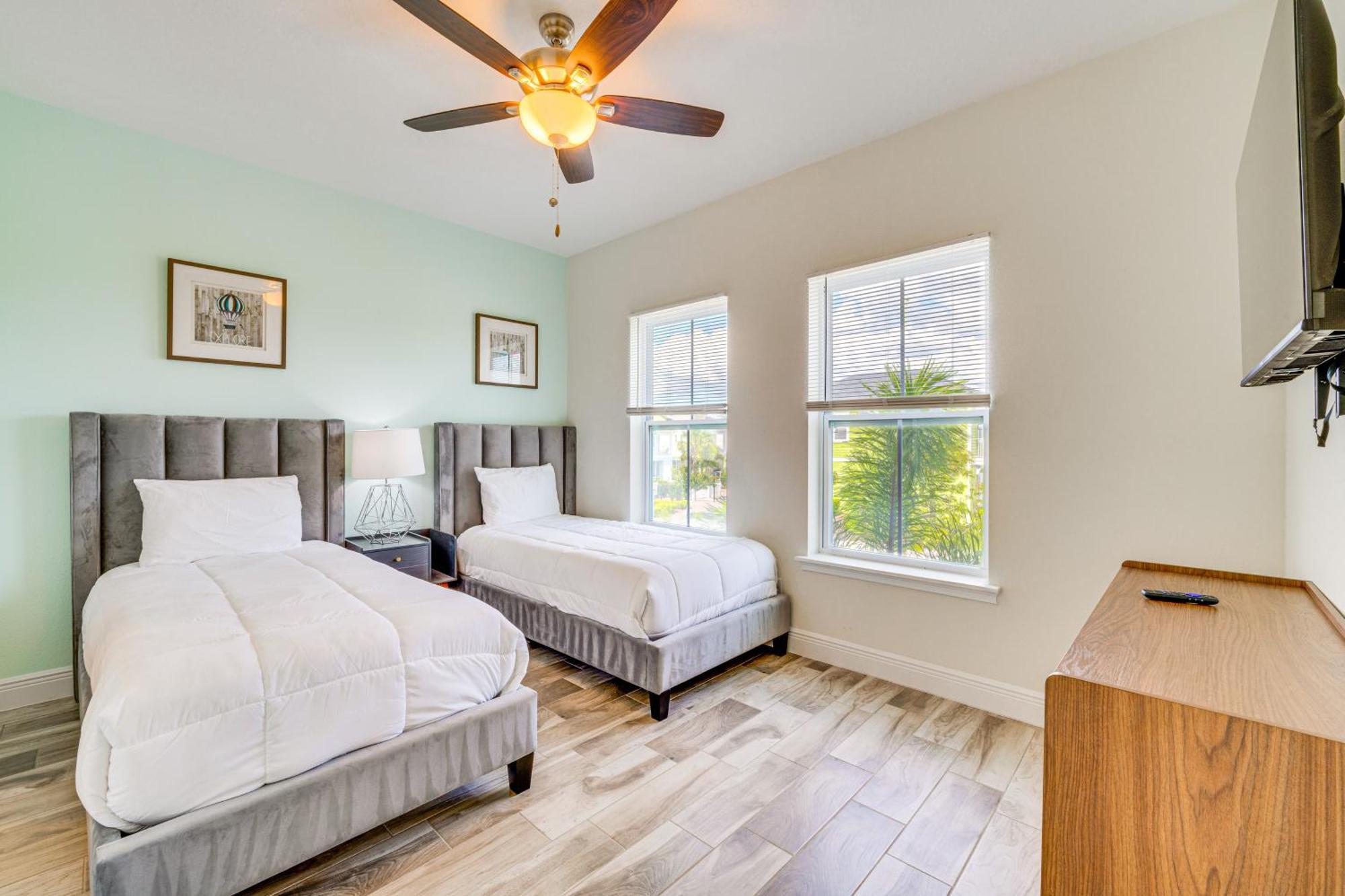 Bright Kissimmee Vacation About 11 Mi To Holiday home