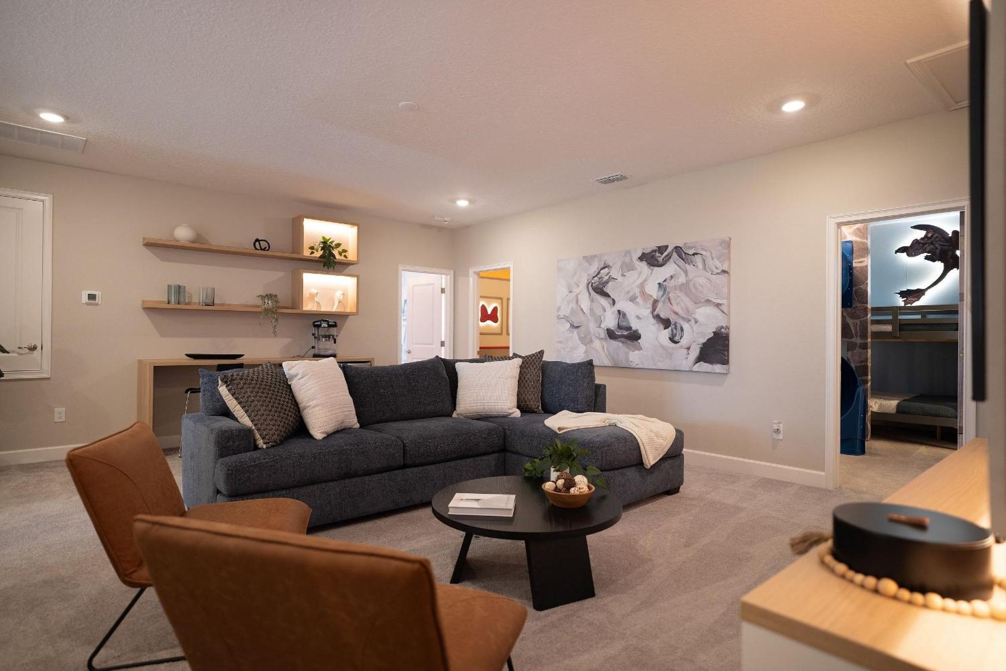 Brand New 11bdrms Vacation House, Sleeps 25! Holiday home Orlando