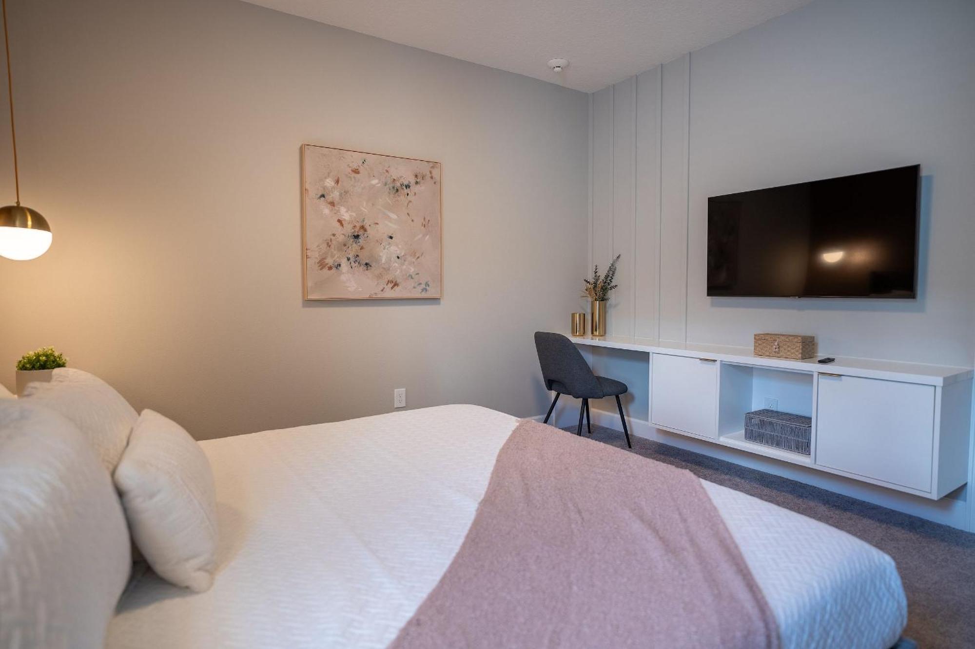 Brand New 11bdrms Vacation House, Sleeps 25! * Orlando