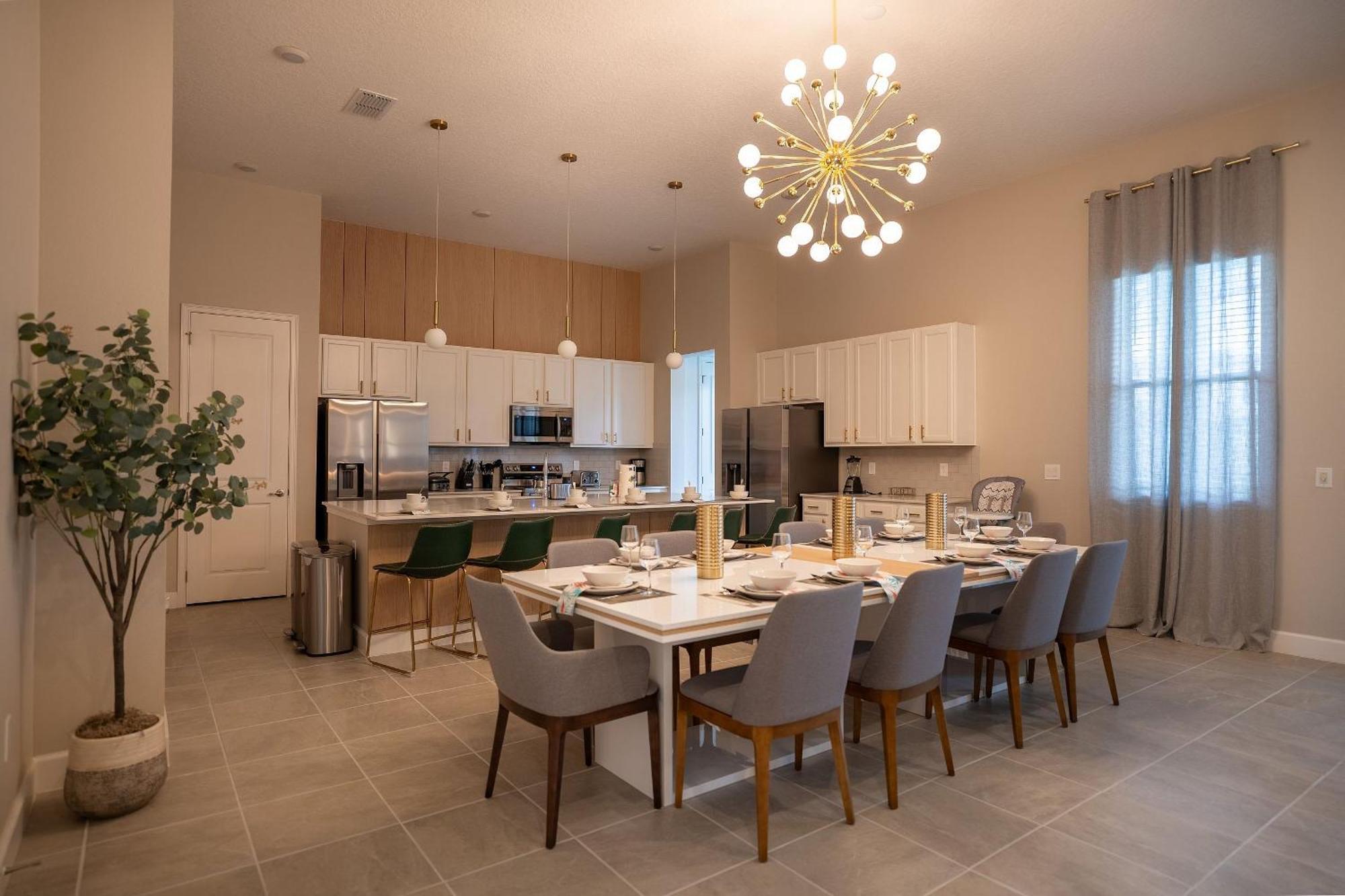 Brand New 11bdrms Vacation House, Sleeps 25!