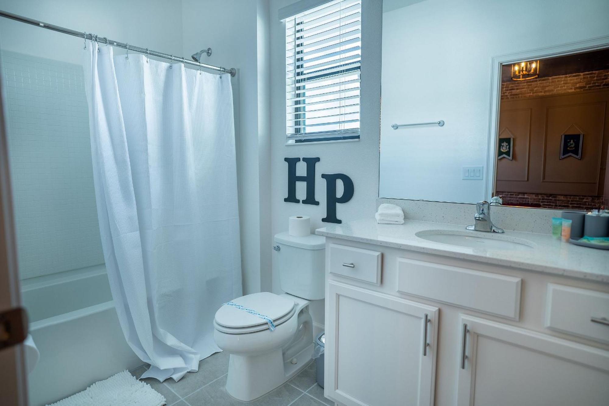 Brand New 11bdrms Vacation House, Sleeps 25! Orlando