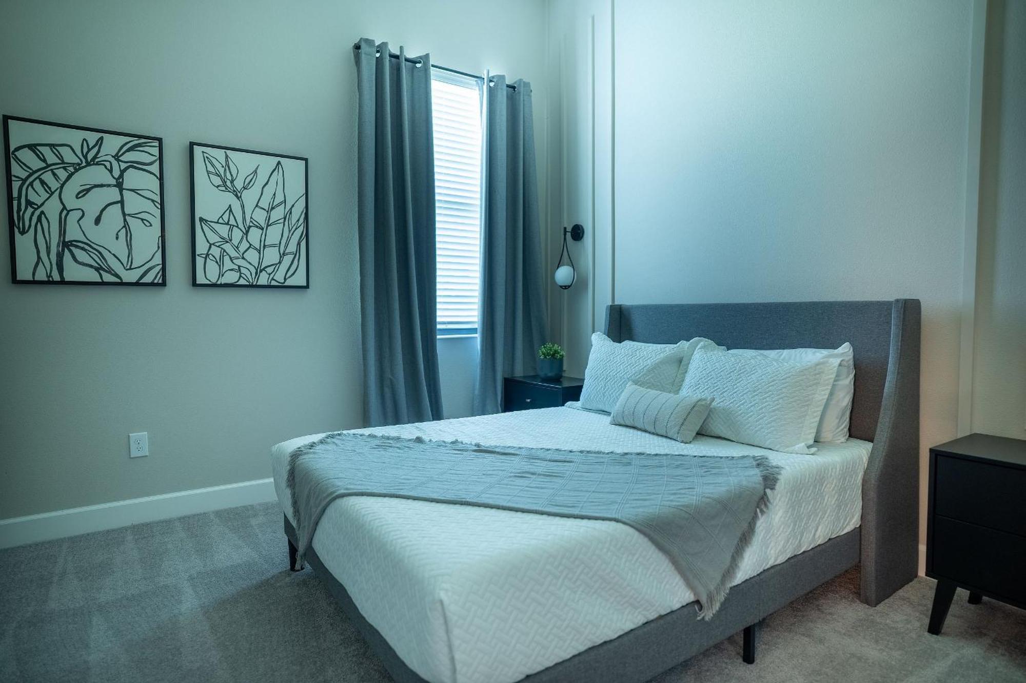 Brand New 11bdrms Vacation House, Sleeps 25! * Orlando