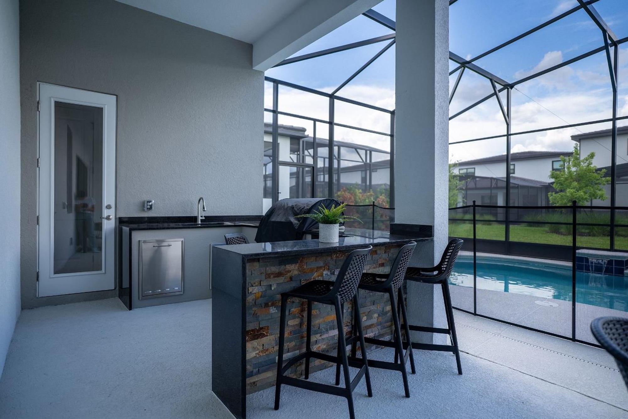 Brand New 11bdrms Vacation House, Sleeps 25! *