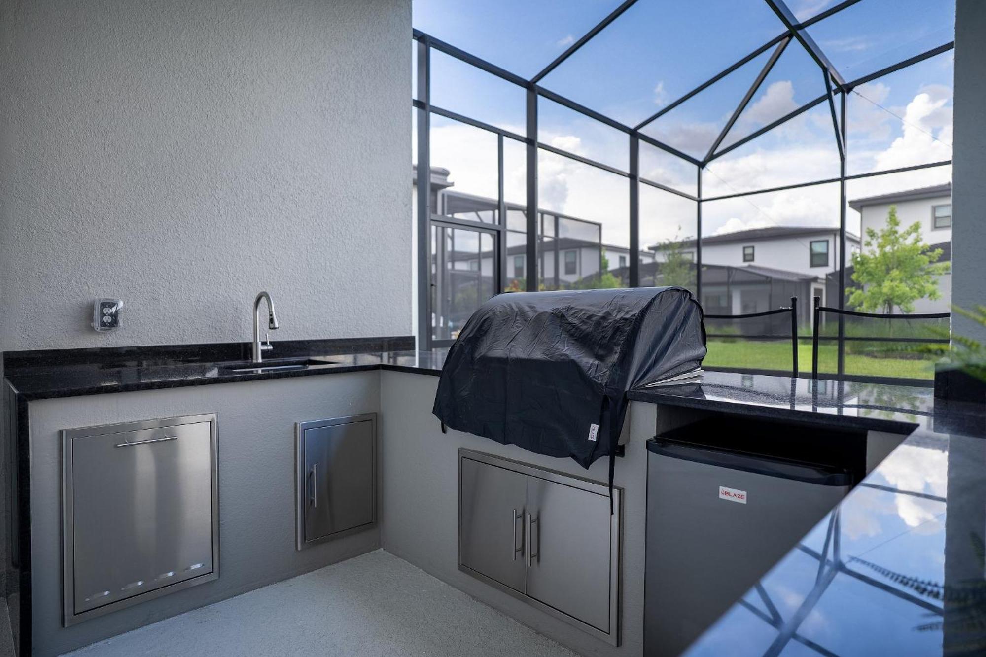 Brand New 11bdrms Vacation House, Sleeps 25! Orlando