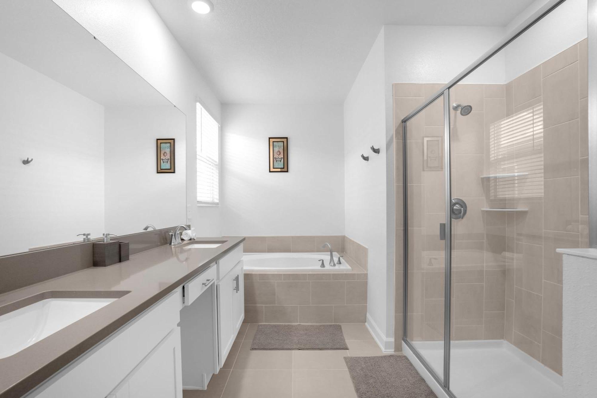 Holiday home Upstay - New Build With Pool & Spa *