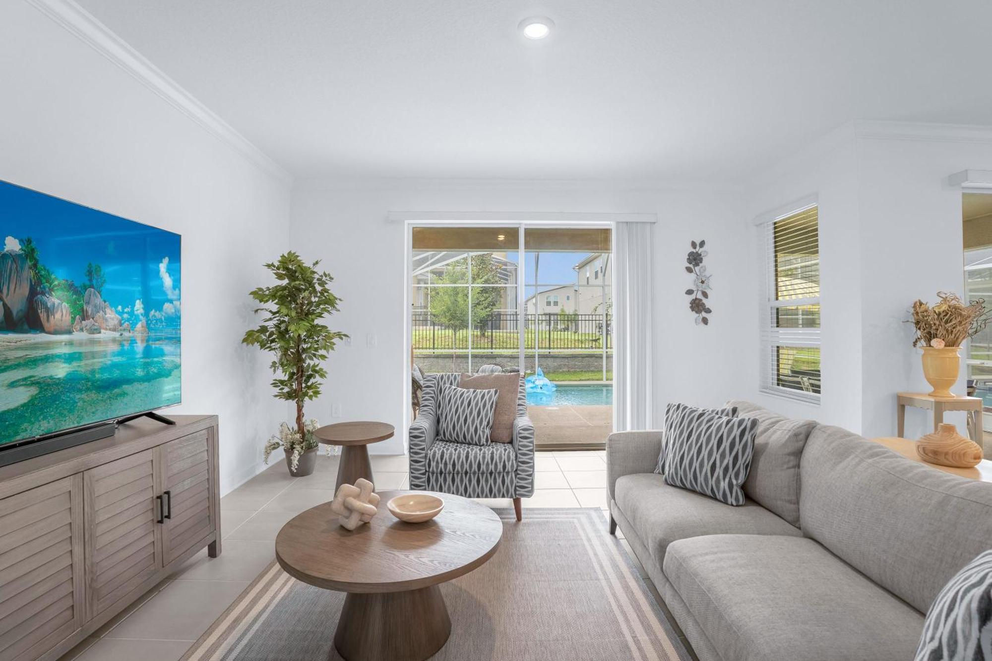 Holiday home Upstay - New Build With Pool & Spa