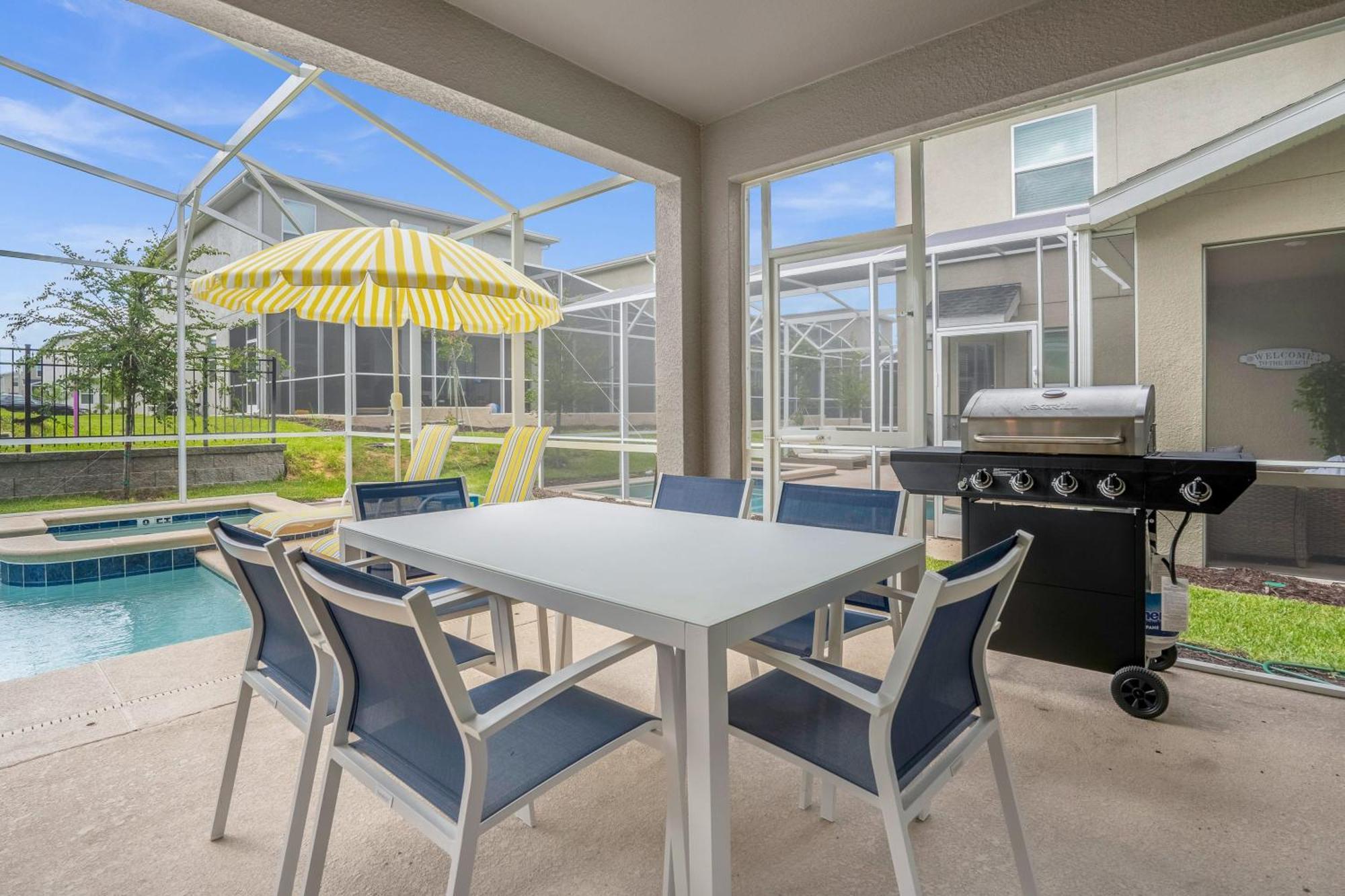 Holiday home Upstay - New Build With Pool & Spa