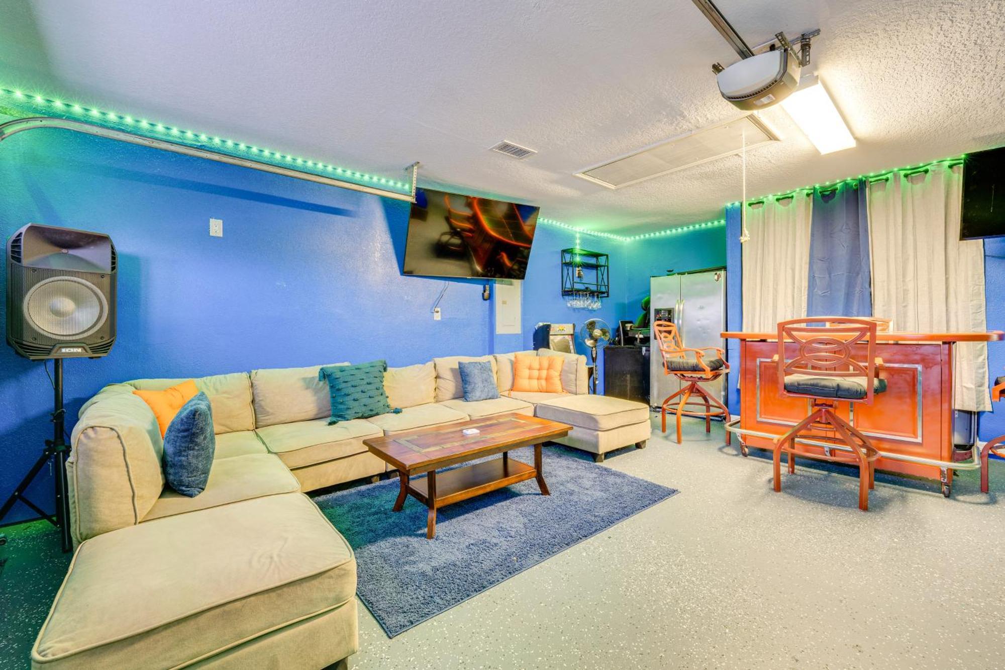 Family With Pool About 20 Mi To Disney! Holiday home *