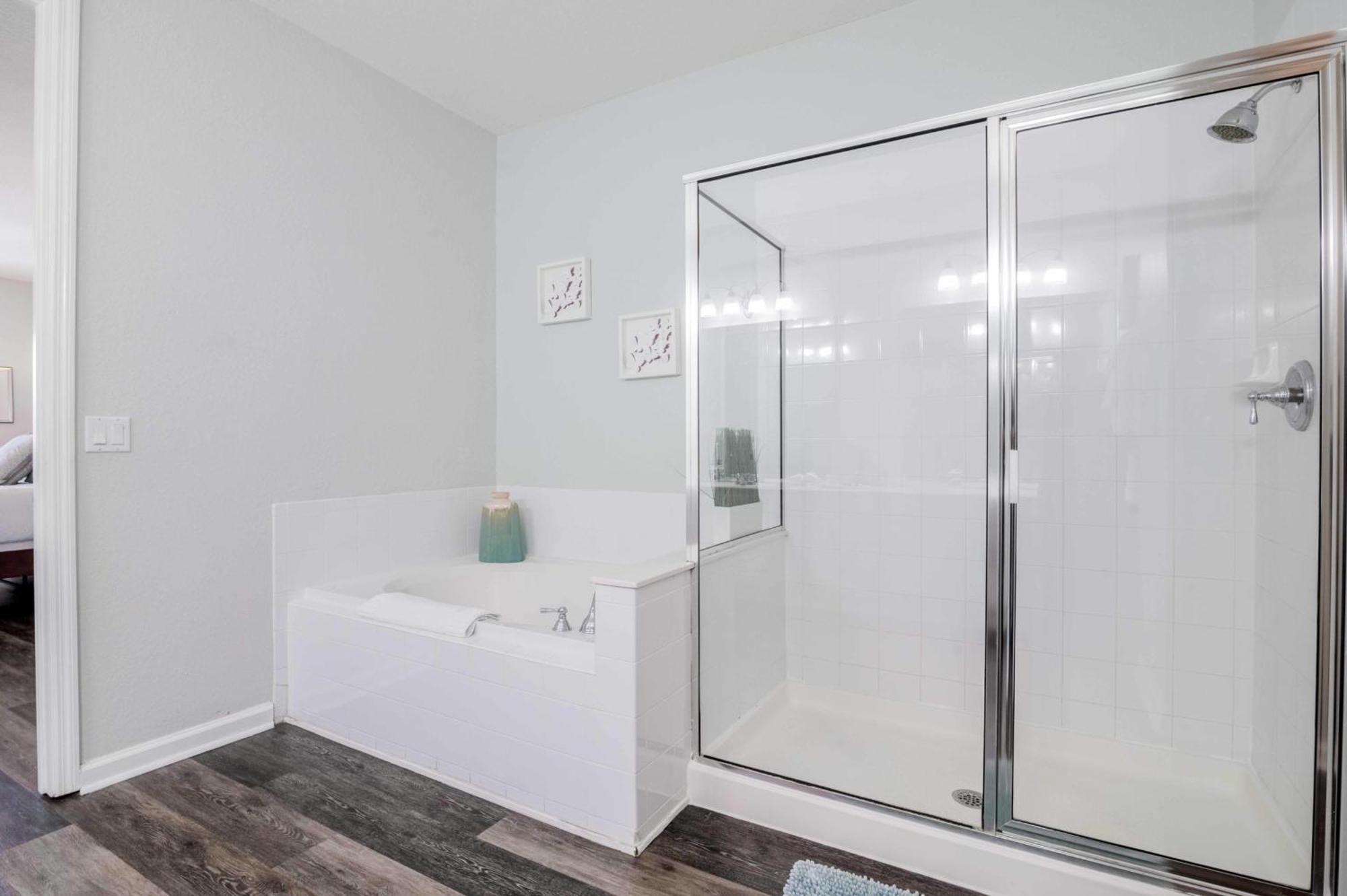 Beautiful Vista Cay Luxury Deluxe Near Theme Park And Walk To The Convention Center Holiday home