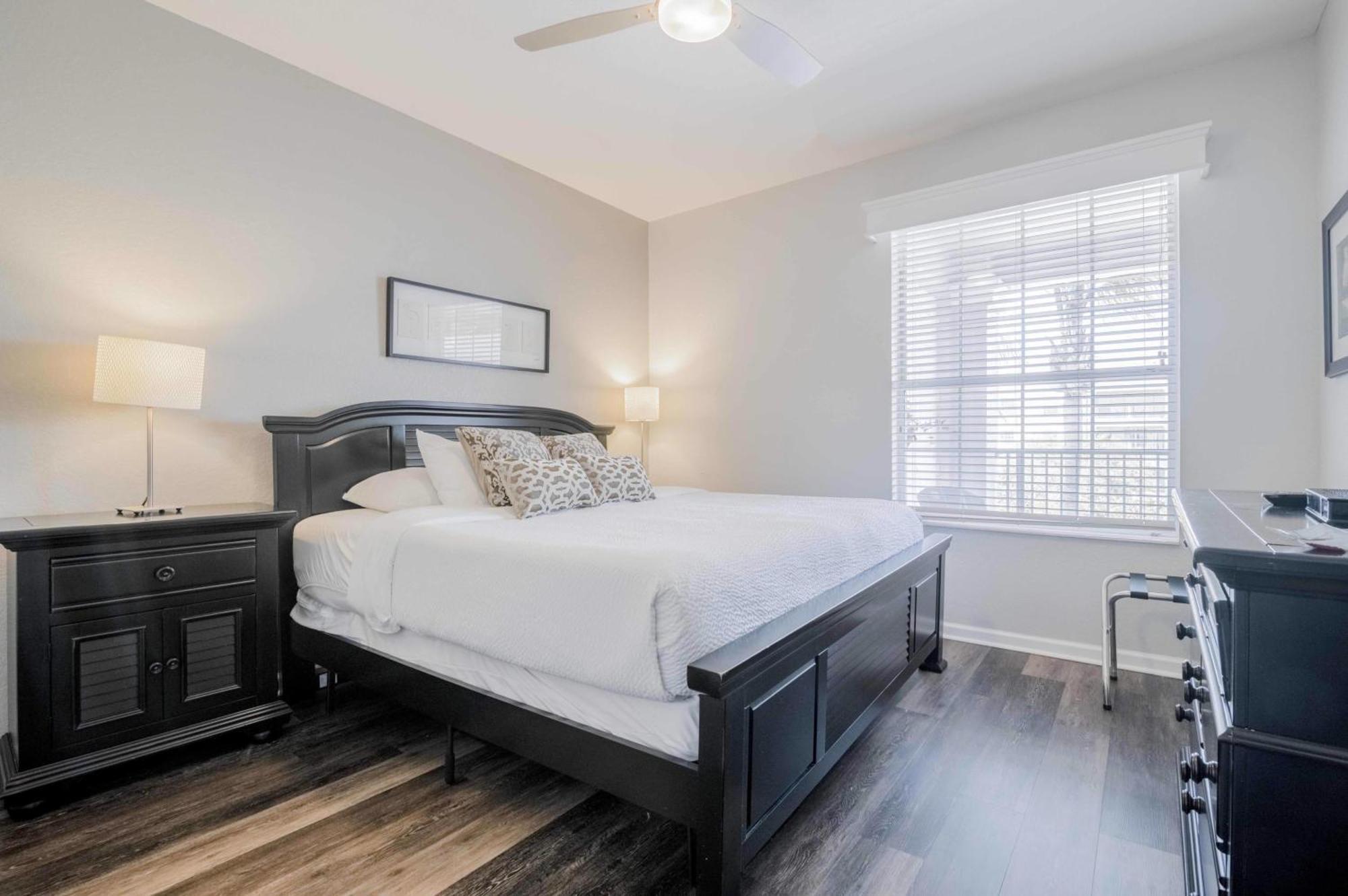 Beautiful Vista Cay Luxury Deluxe Near Theme Park And Walk To The Convention Center Holiday home