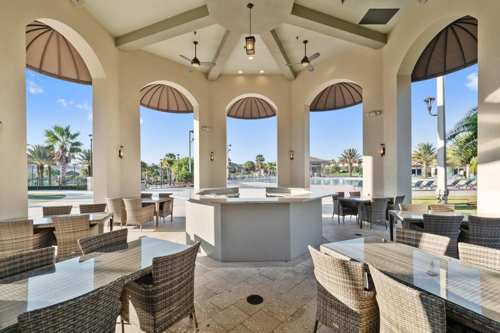 Holiday home Stunning 8br With Bbq Pool And Theater *