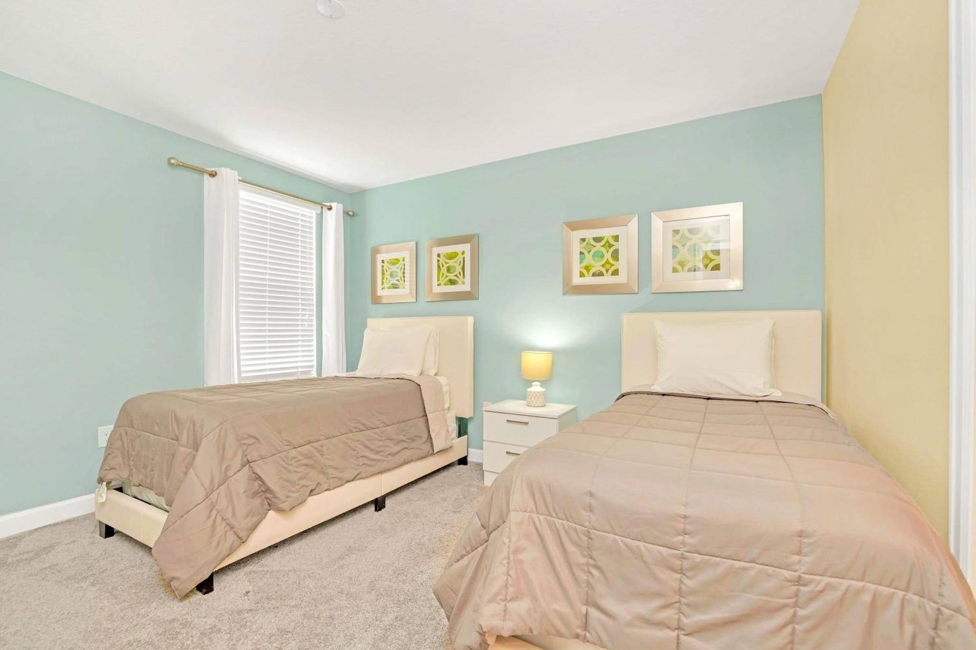 Stunning 8br With Bbq Pool And Theater