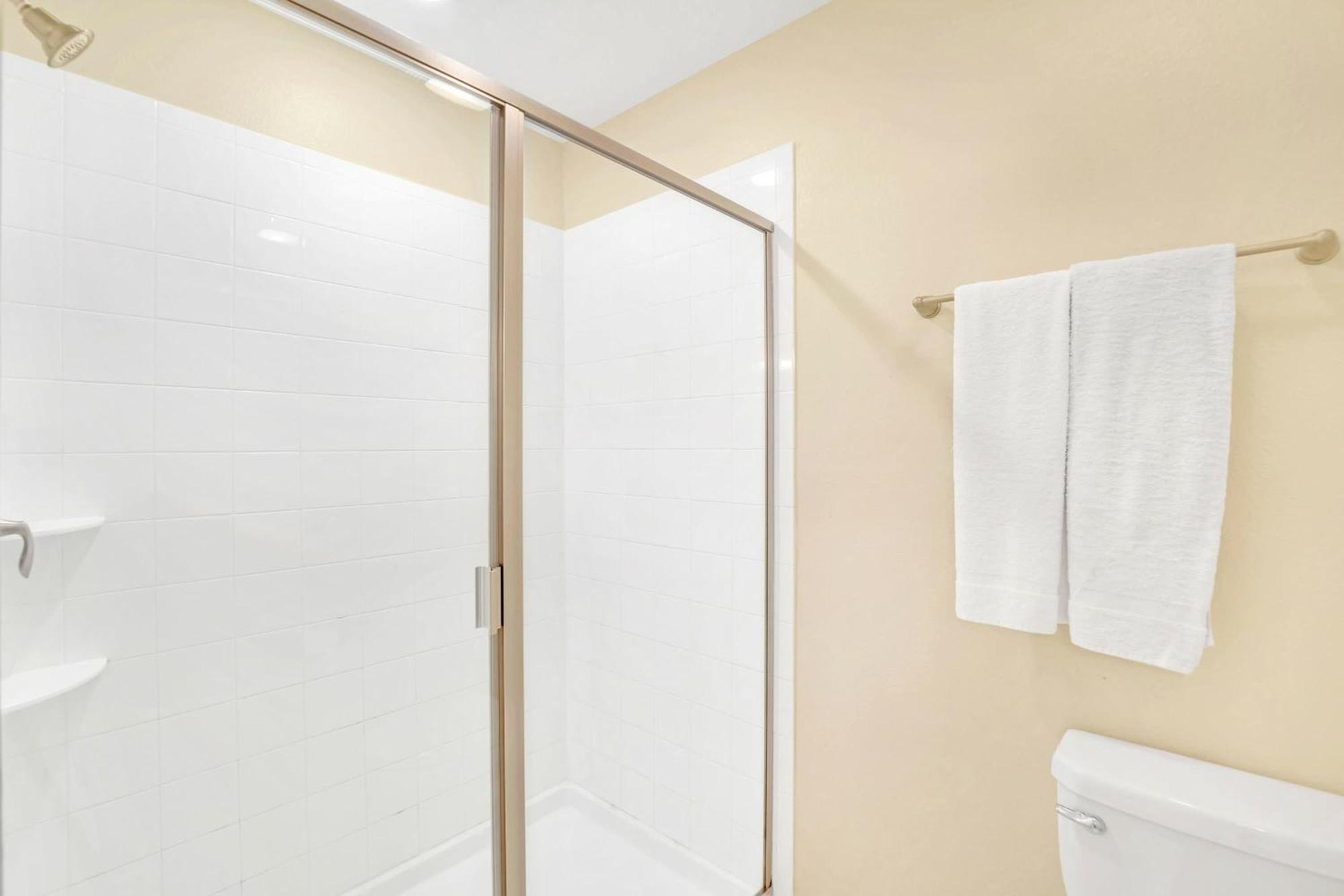Stunning 8br With Bbq Pool And Theater Davenport
