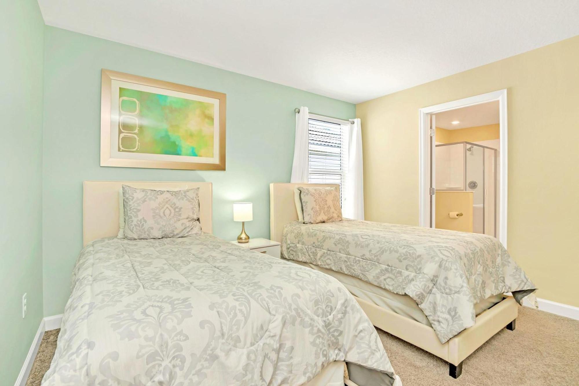 Stunning 8br With Bbq Pool And Theater Davenport