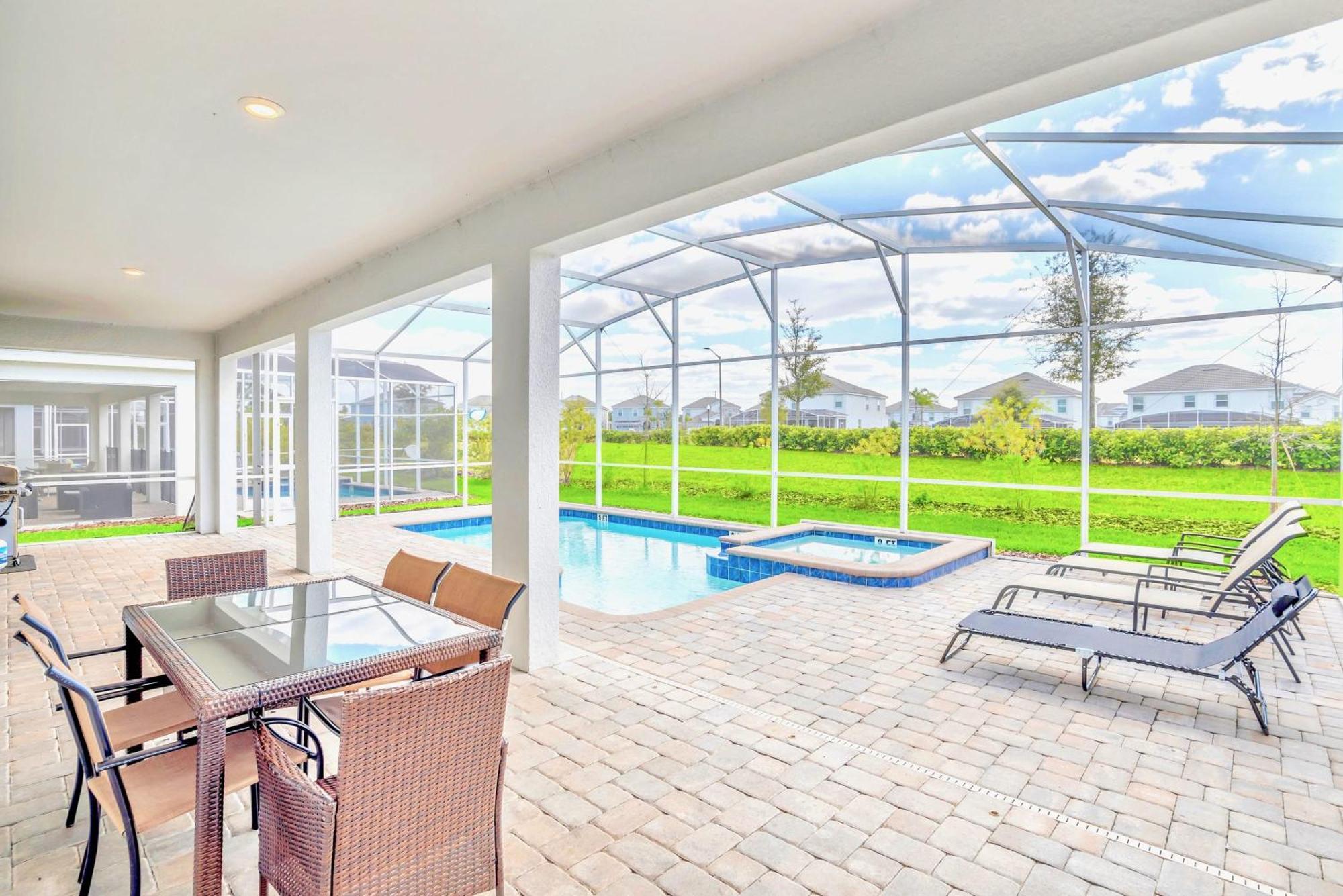 Holiday home Stunning 8br With Bbq Pool And Theater Davenport