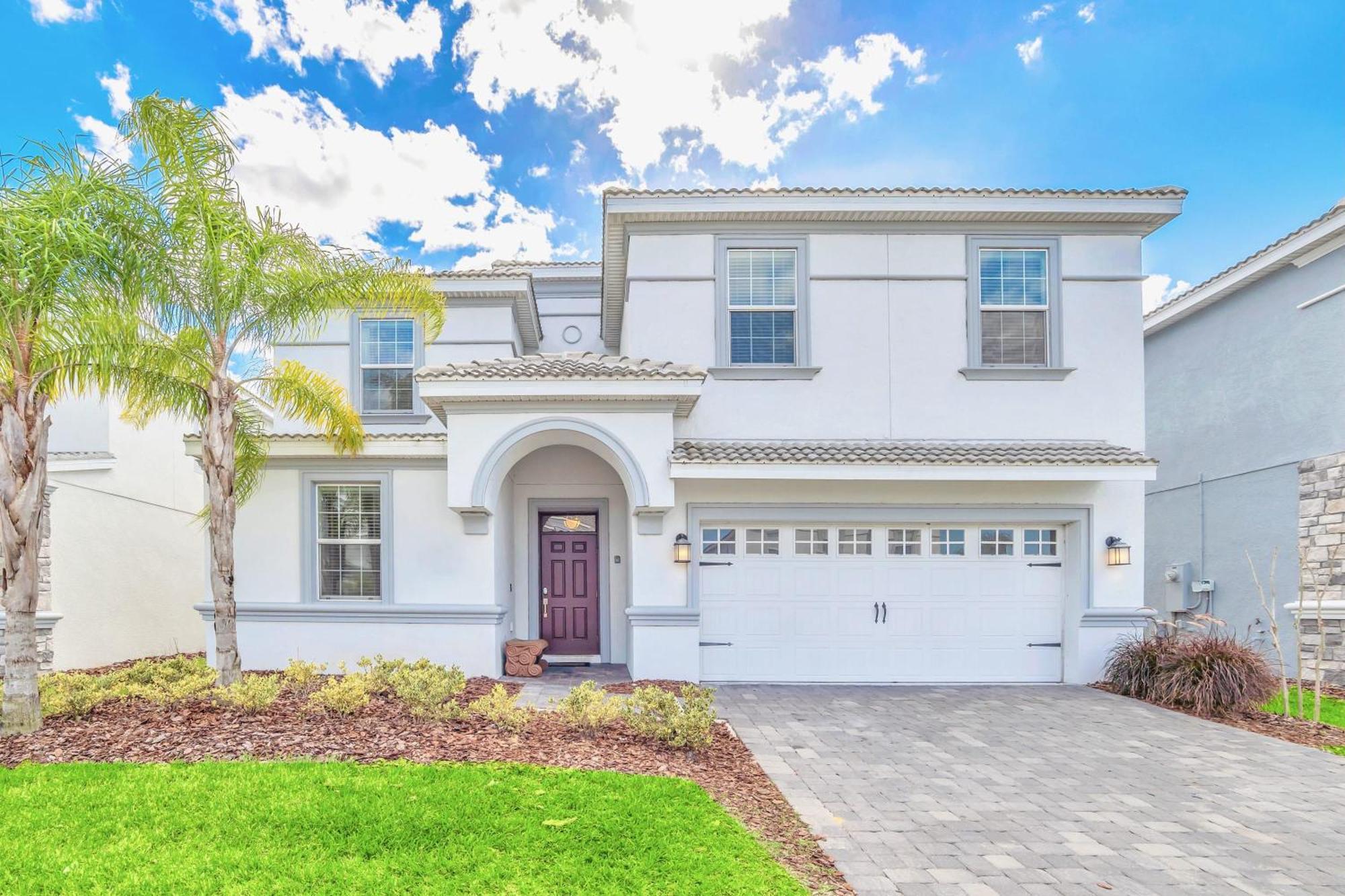 Stunning 8br With Bbq Pool And Theater