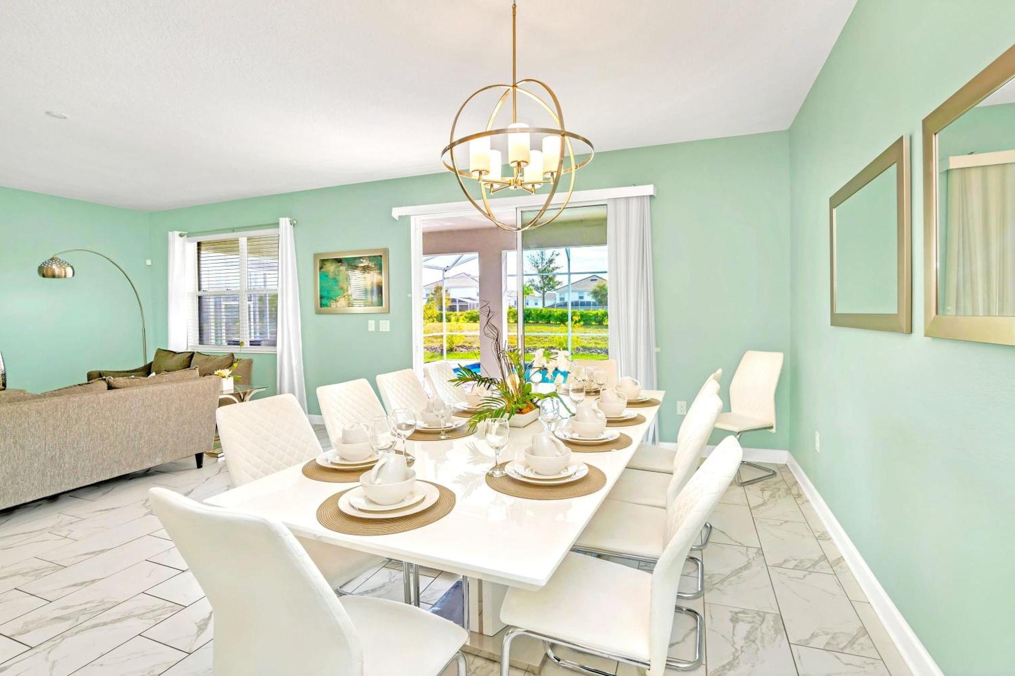 Stunning 8br With Bbq Pool And Theater Holiday home Davenport