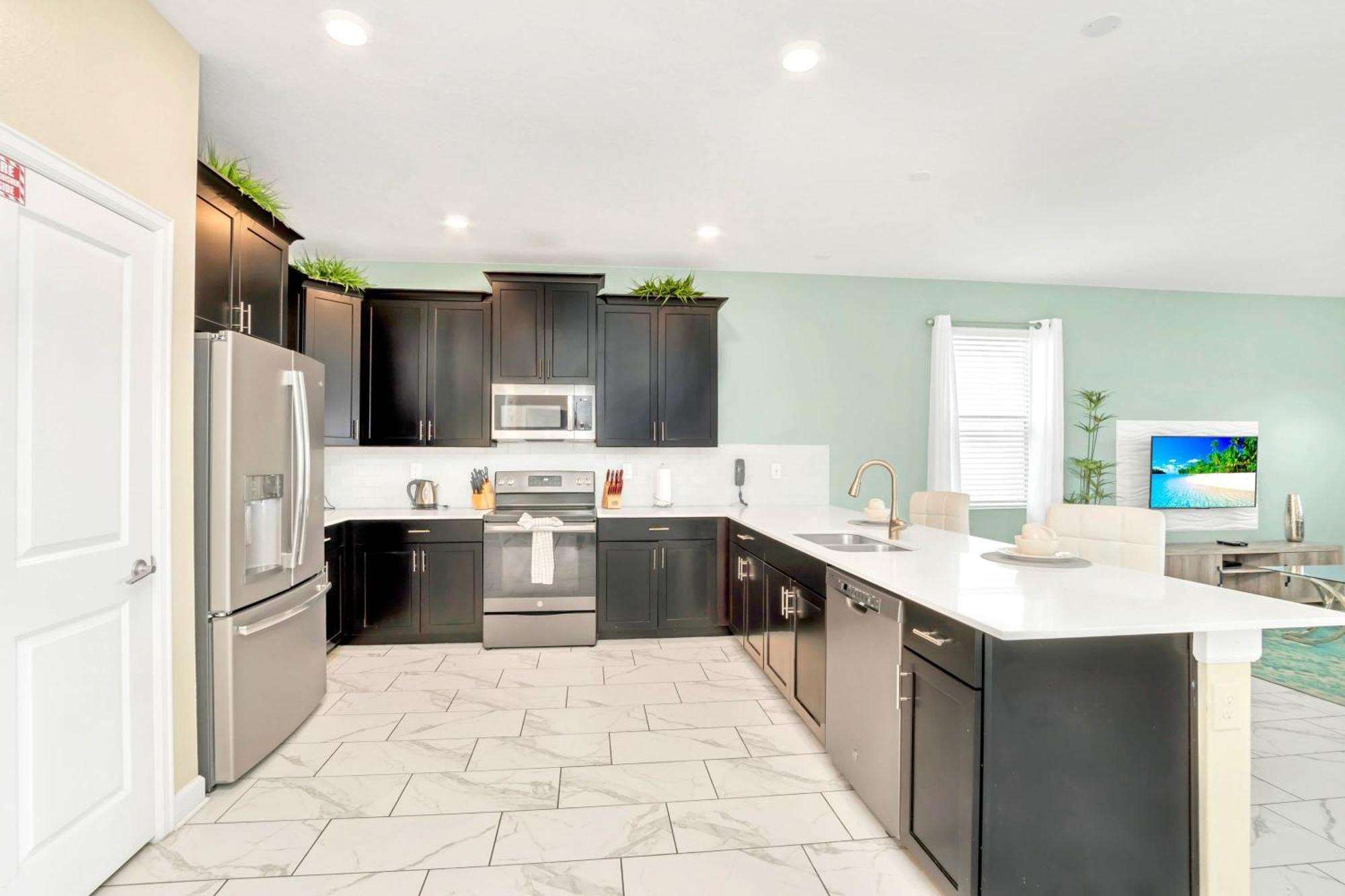 Stunning 8br With Bbq Pool And Theater Davenport