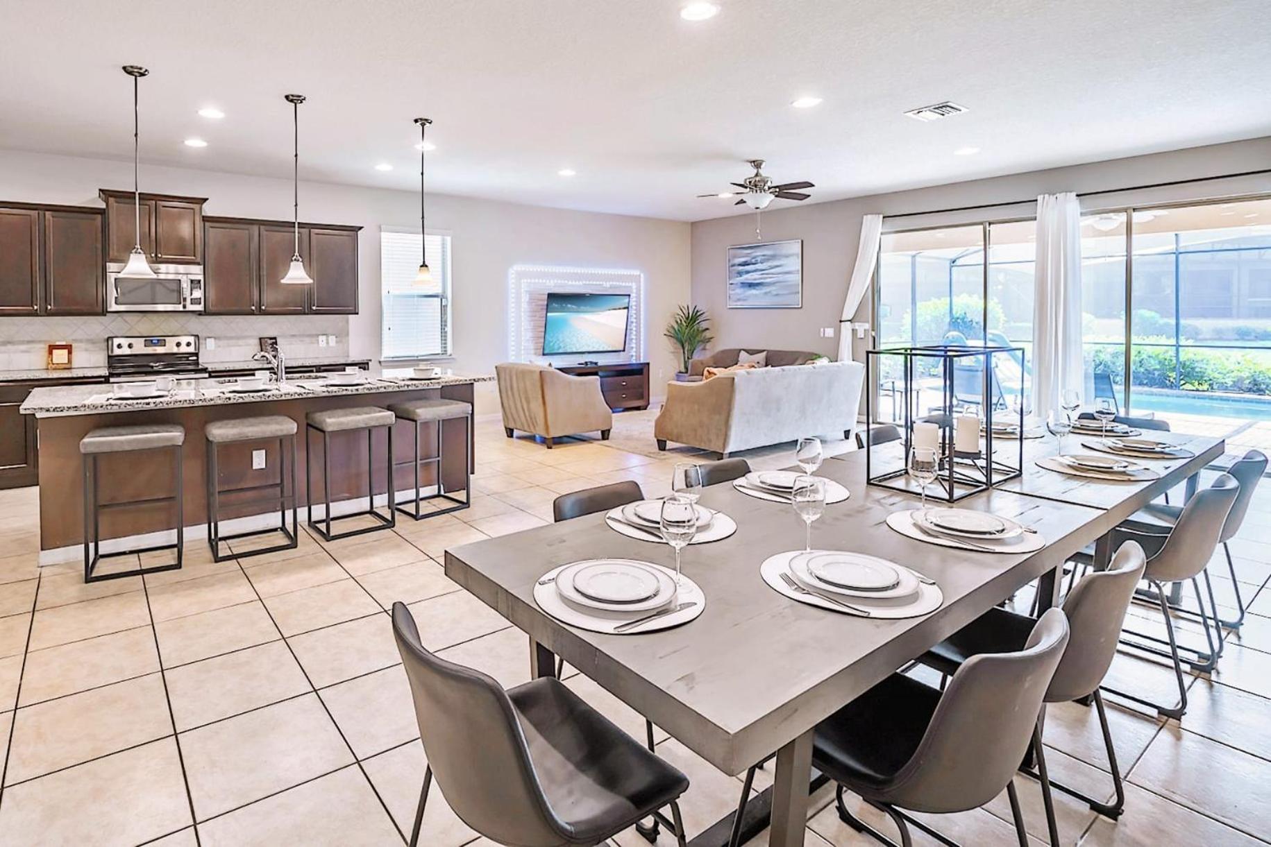 8br W Pool Hot Tub And Theatre Loft * Kissimmee